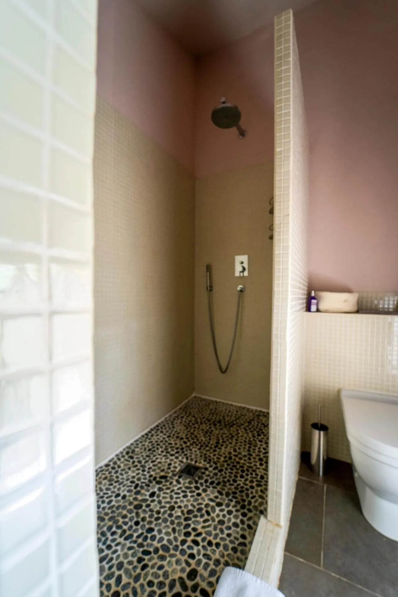 Shower in Le Prieuré La Madelène