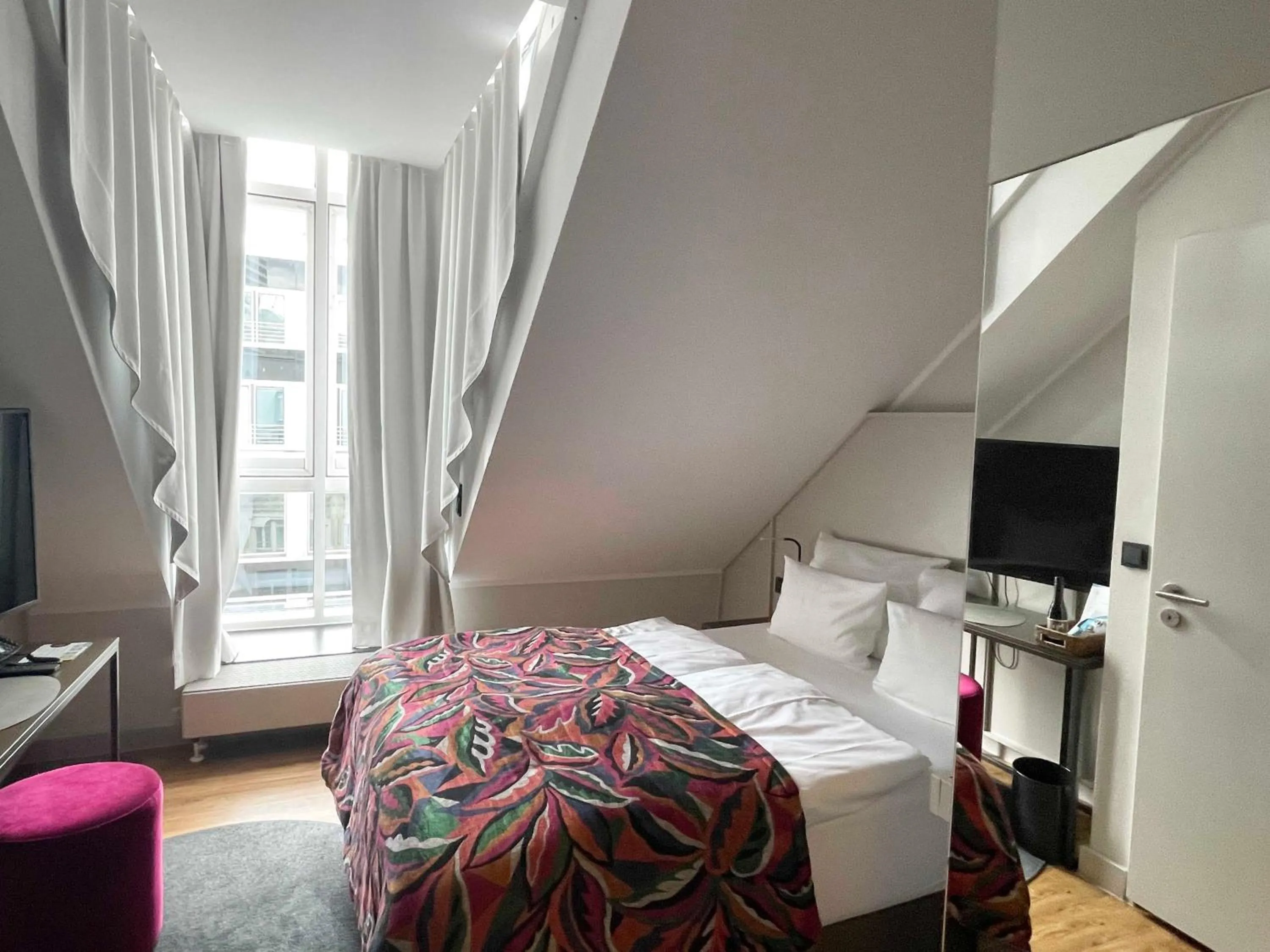 Photo of the whole room, Bed in Classik Hotel Alexander Plaza