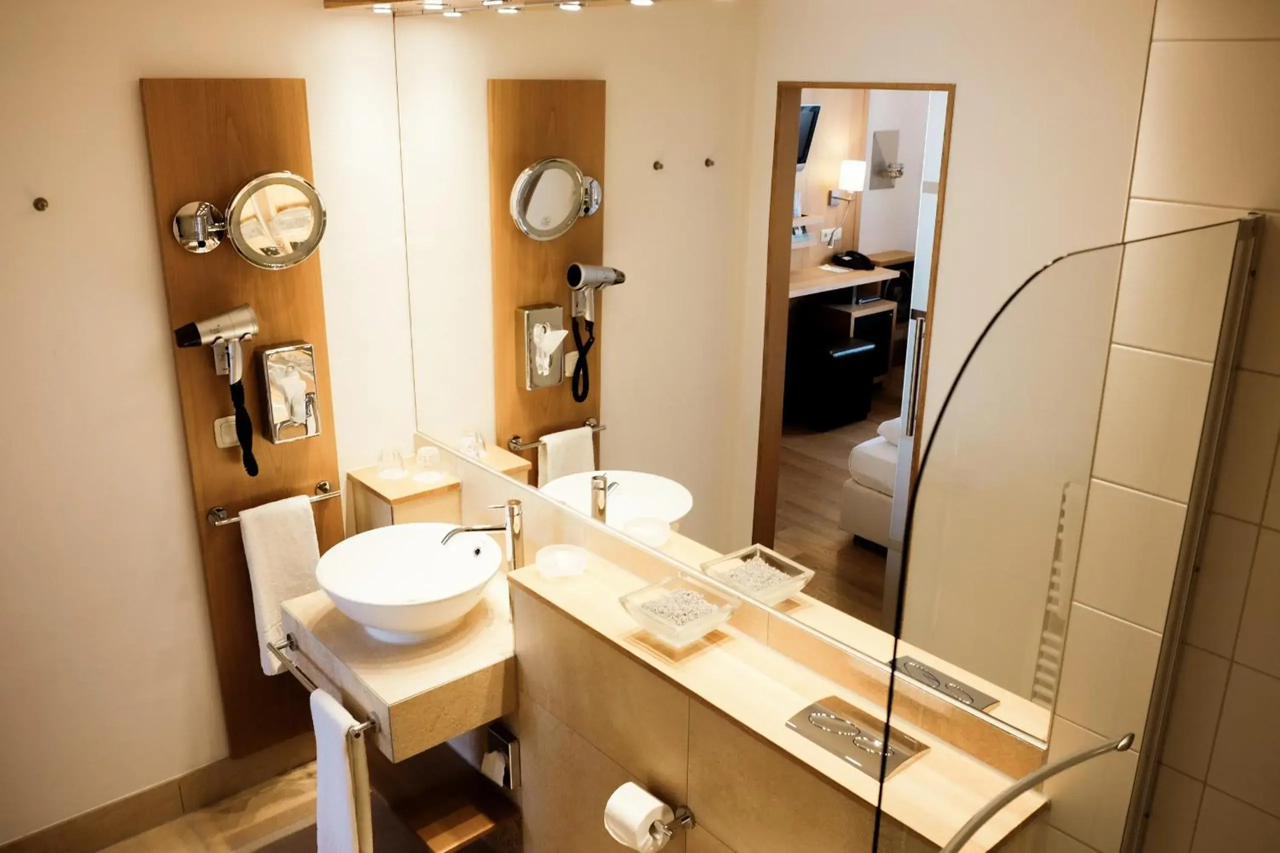 Comfort Double Room incl. GartenSpa in Romantik Hotel Hirschen Comfort Double Room incl. GartenSpa in Romantik Hotel Hirschen