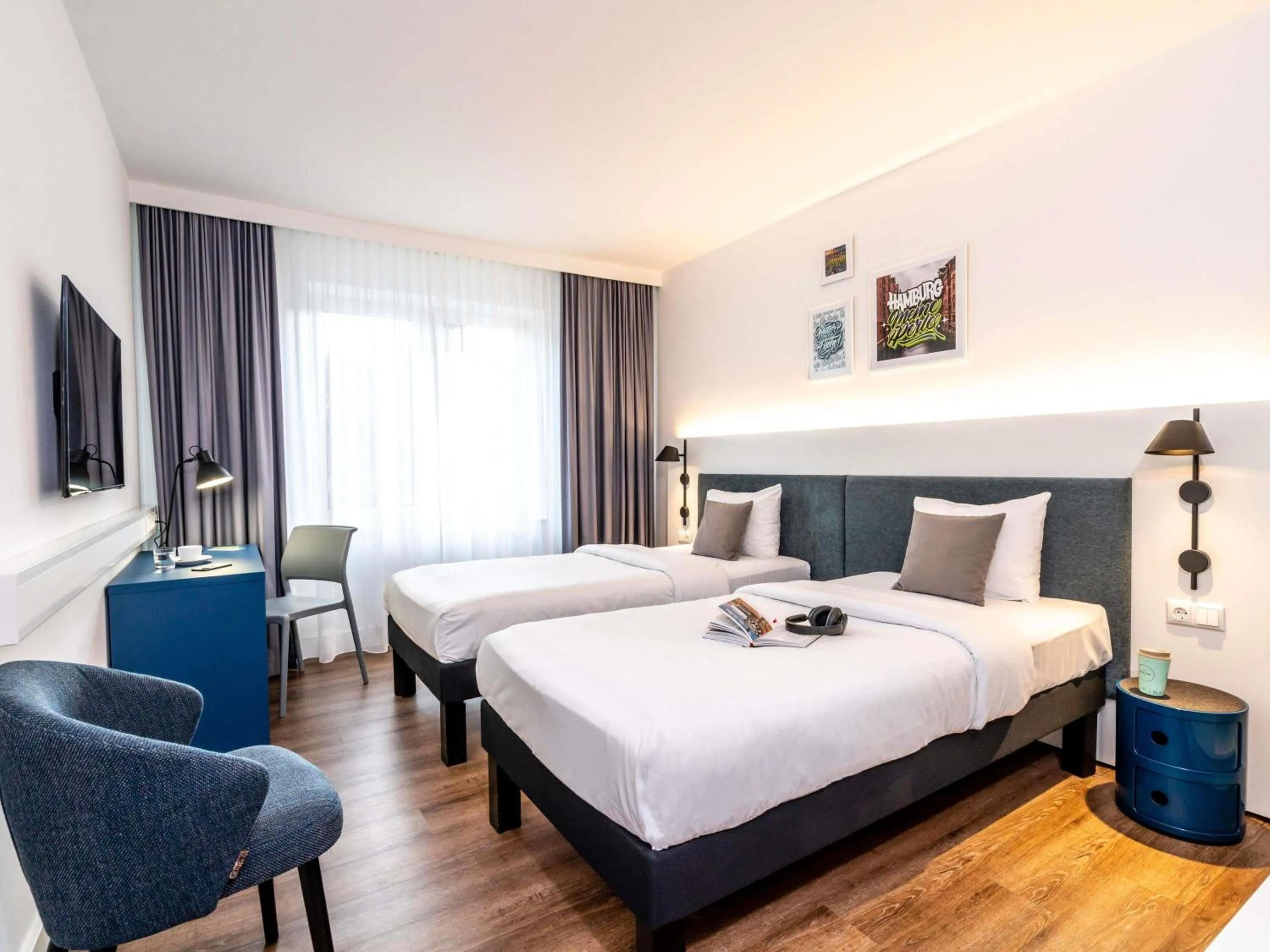 Bedroom, Bed in ibis Styles Hamburg Alster City