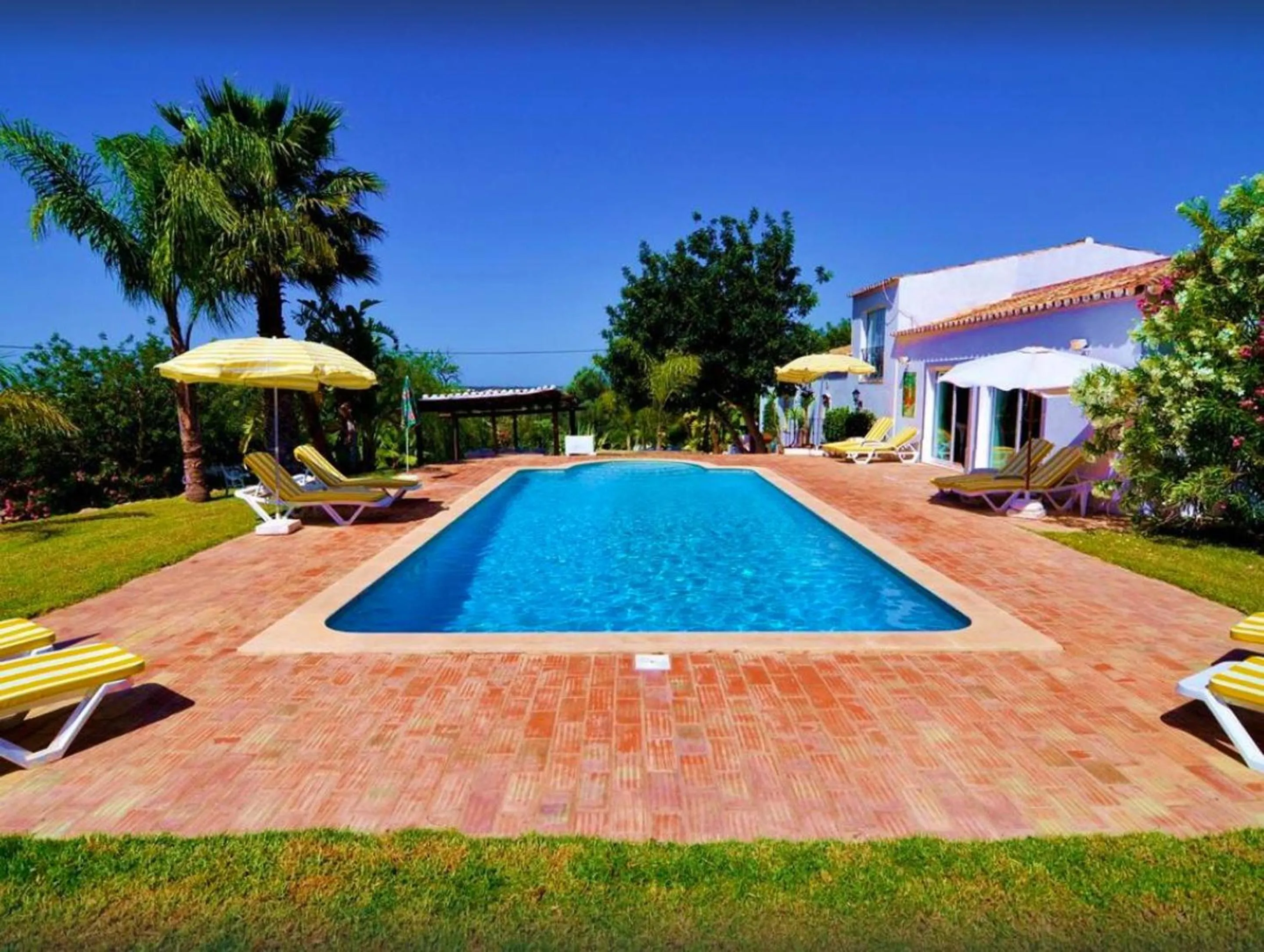 Elegant villa with sea view in Loulé + private pool
