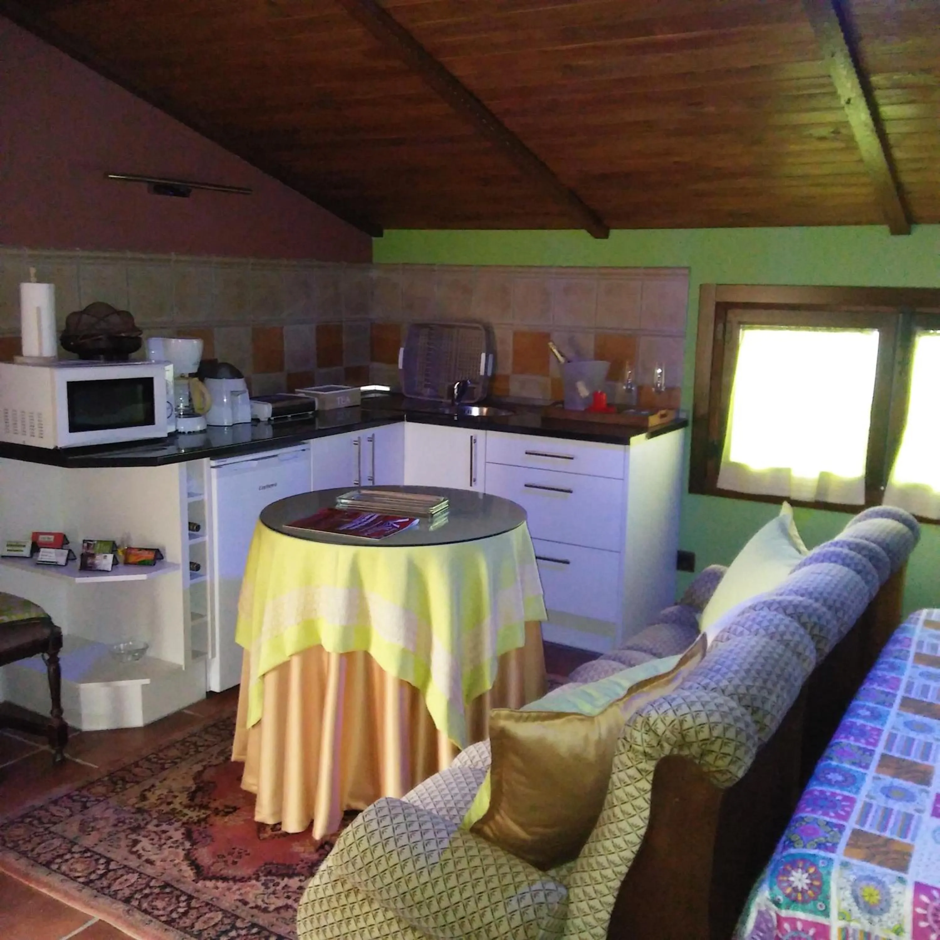 Kitchen/Kitchenette in La Cabaña Romantica de Llano