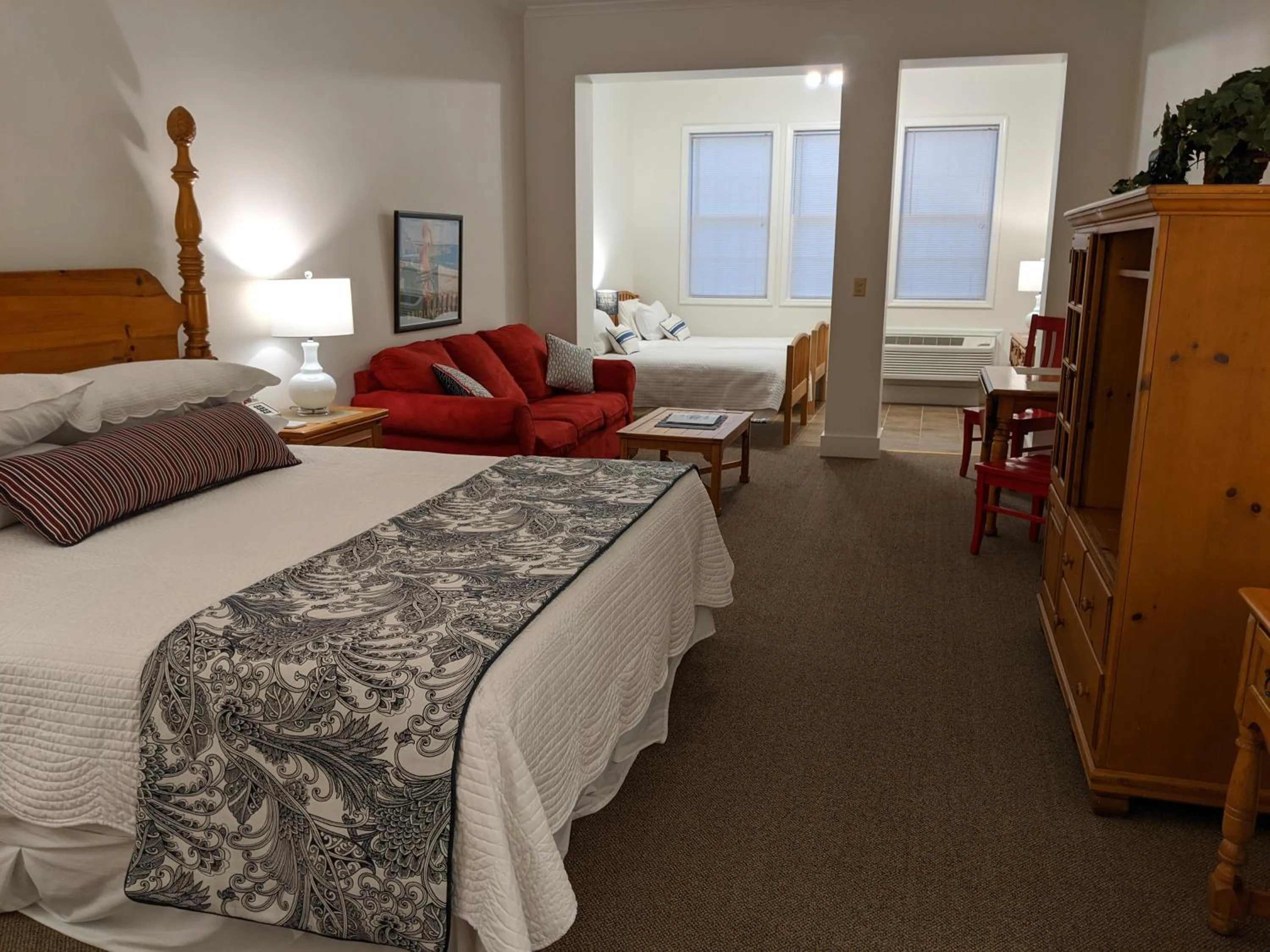 Living room, Bed in Inlet Inn NC