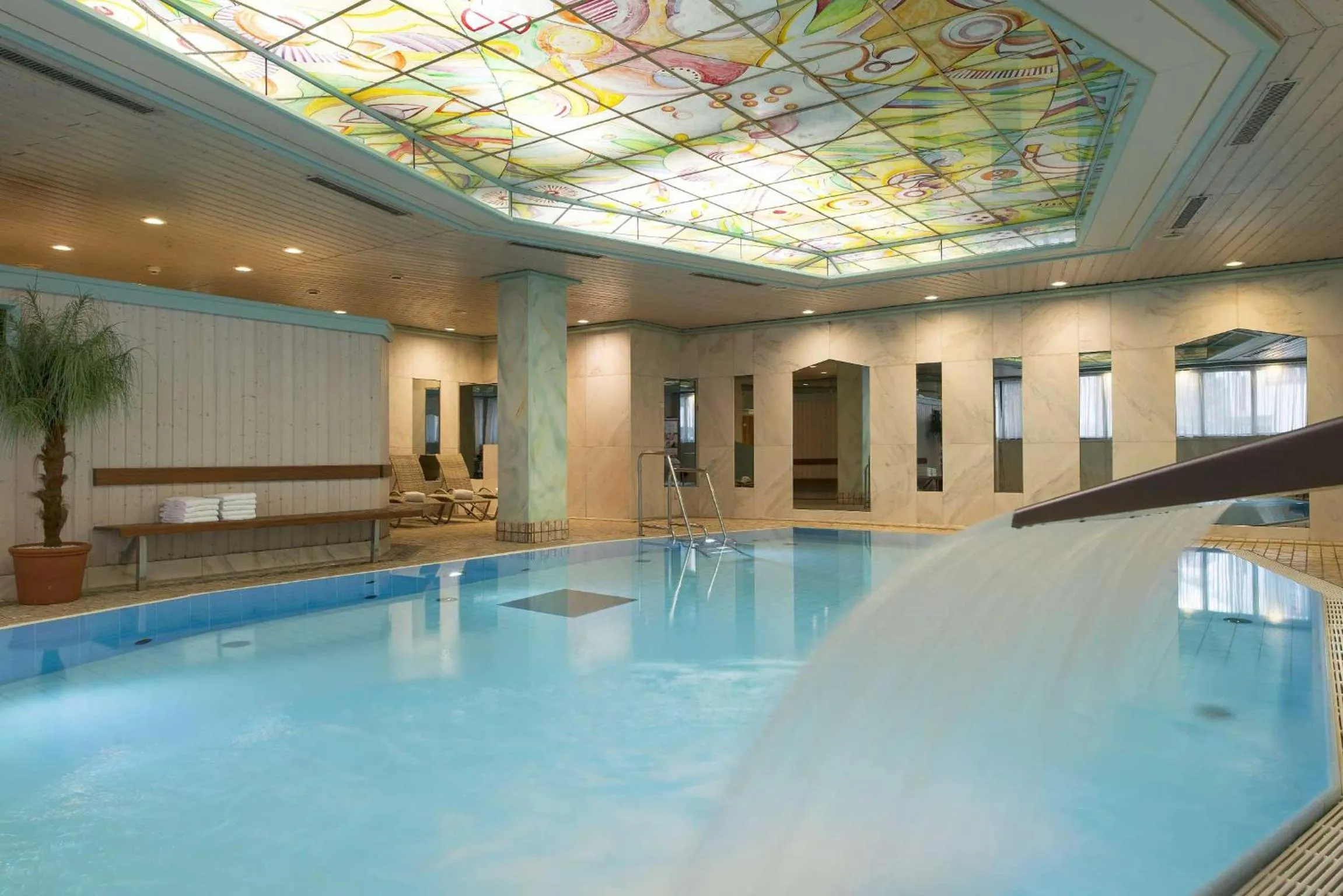 Swimming pool in Maritim Hotel Stuttgart