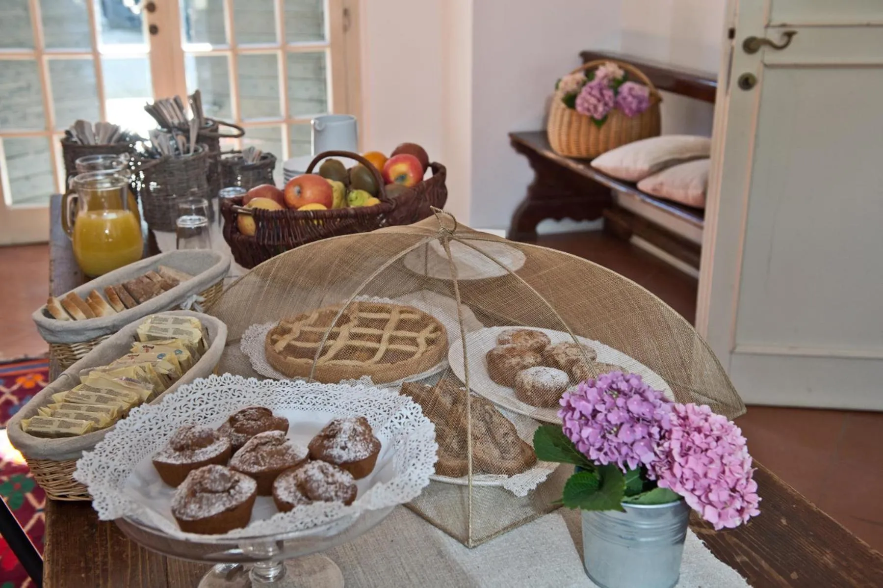 Buffet breakfast in Agriturismo Tra Le Vigne