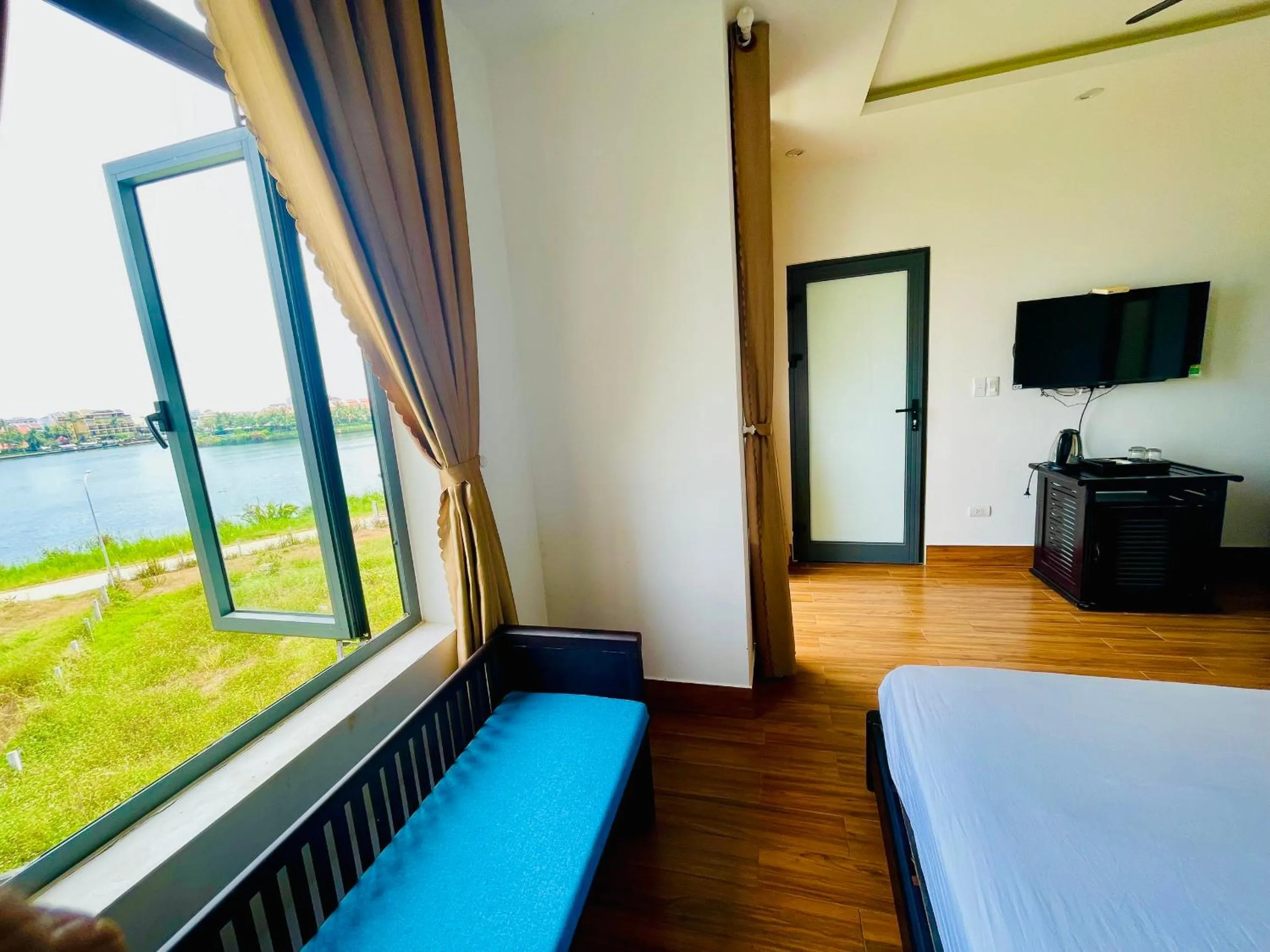 View (from property/room), Bed in Thuong Da Riverside Homestay