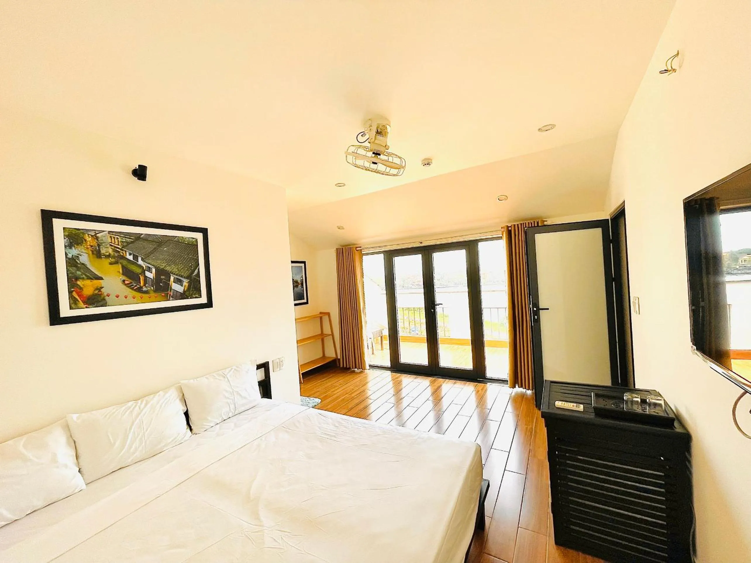 Photo of the whole room, Bed in Thuong Da Riverside Homestay