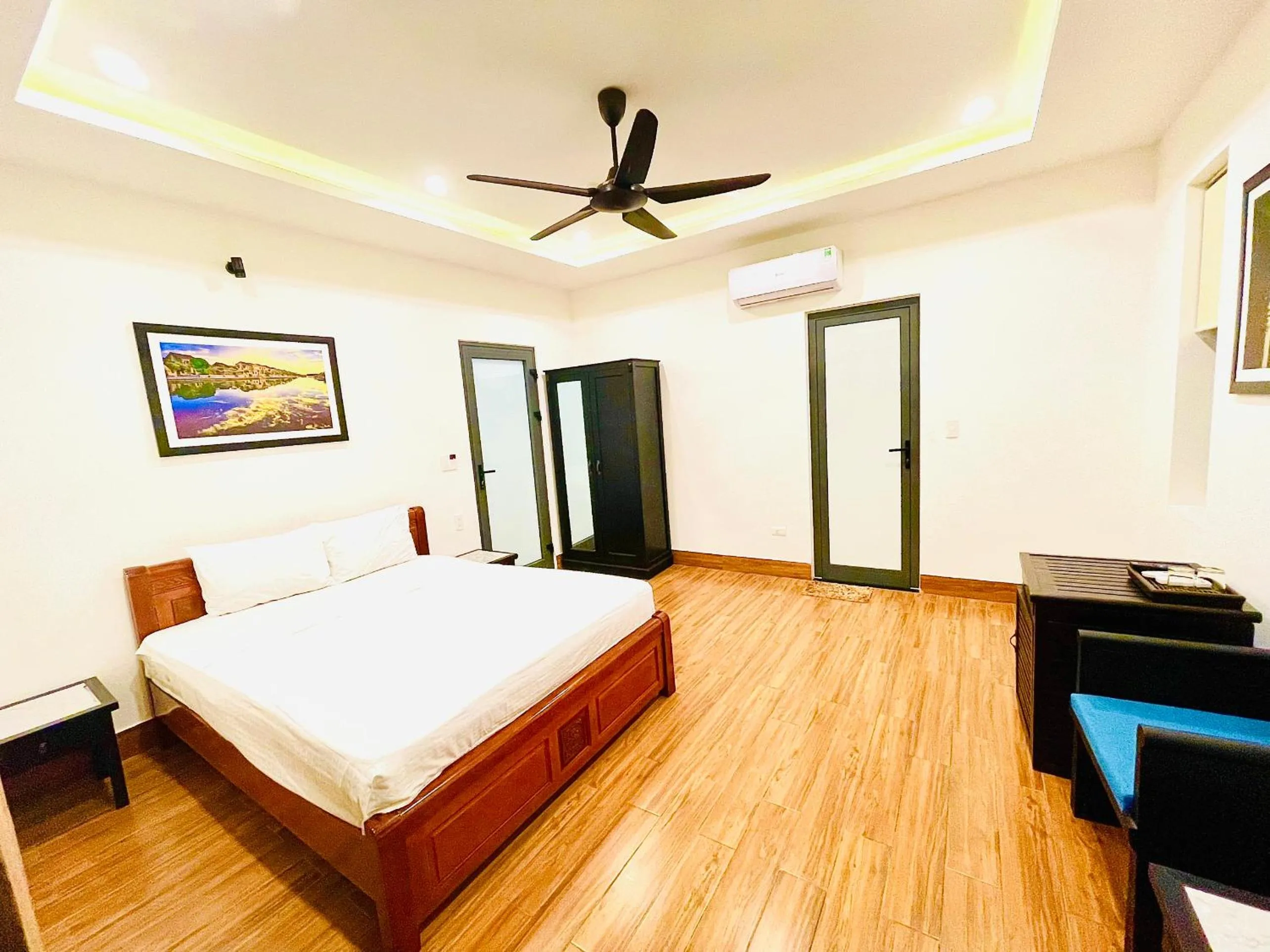 Photo of the whole room, Bed in Thuong Da Riverside Homestay