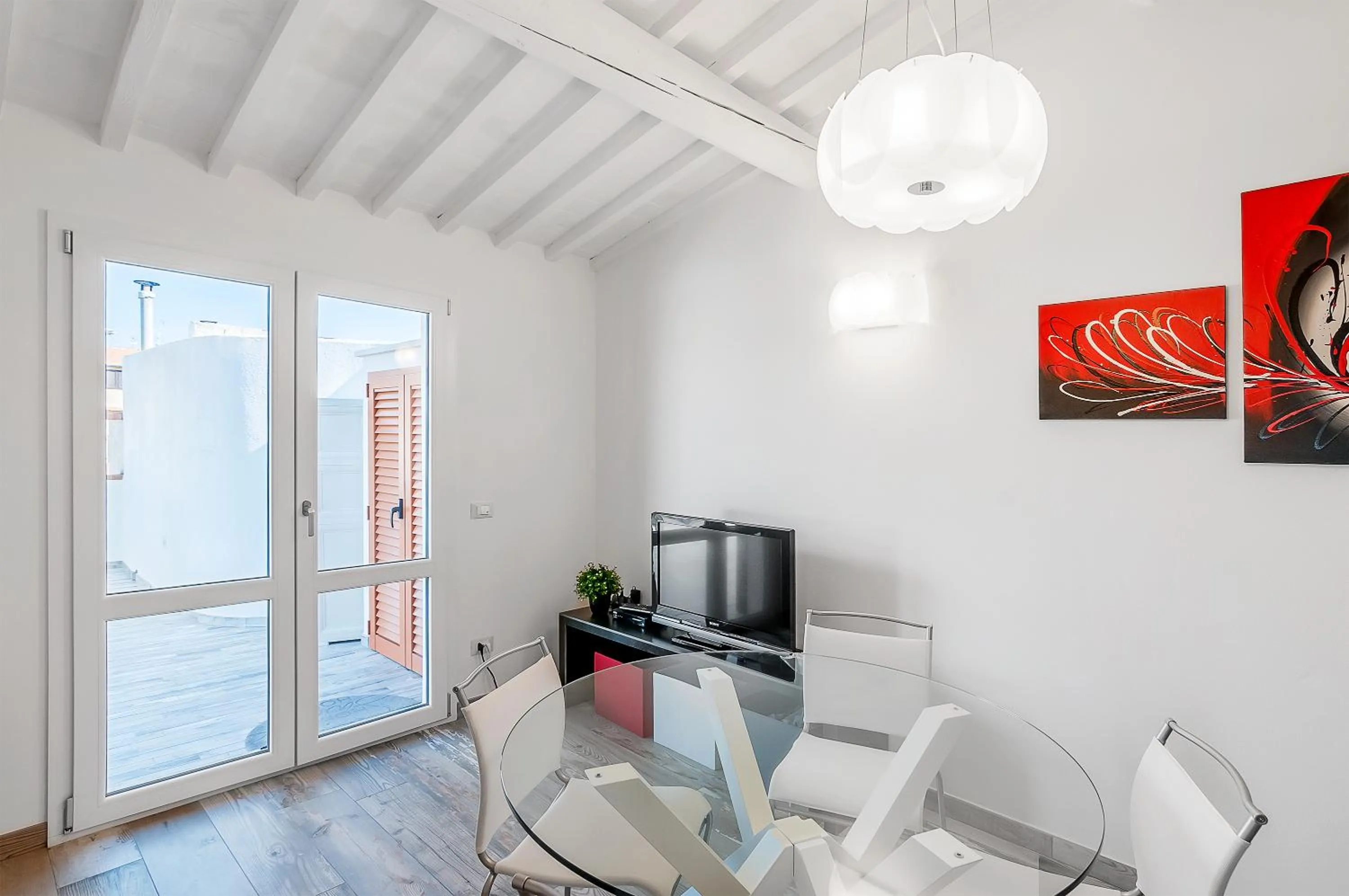 Dining area in Elena