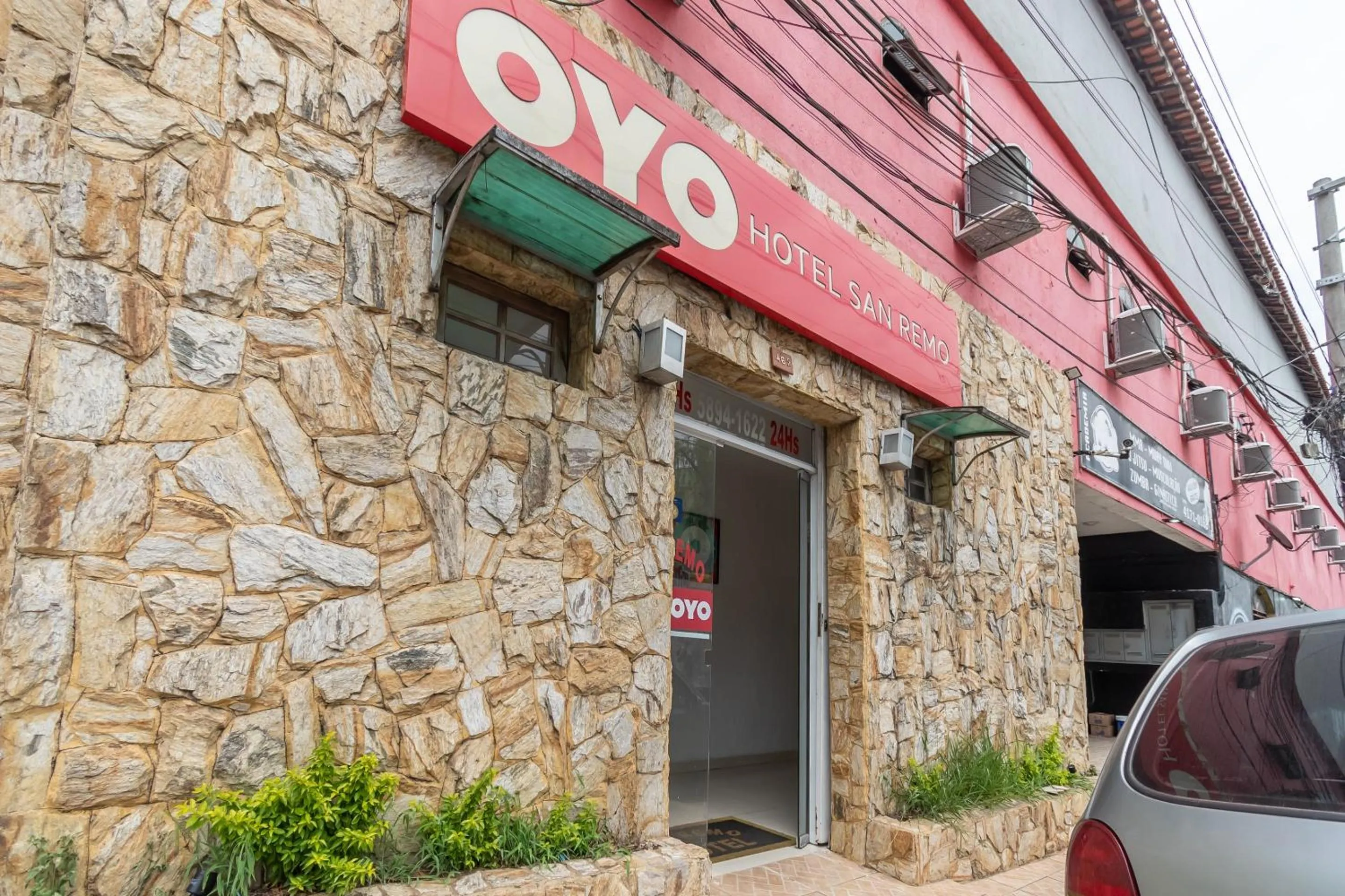 Facade/entrance in OYO Hotel San Remo, São Paulo