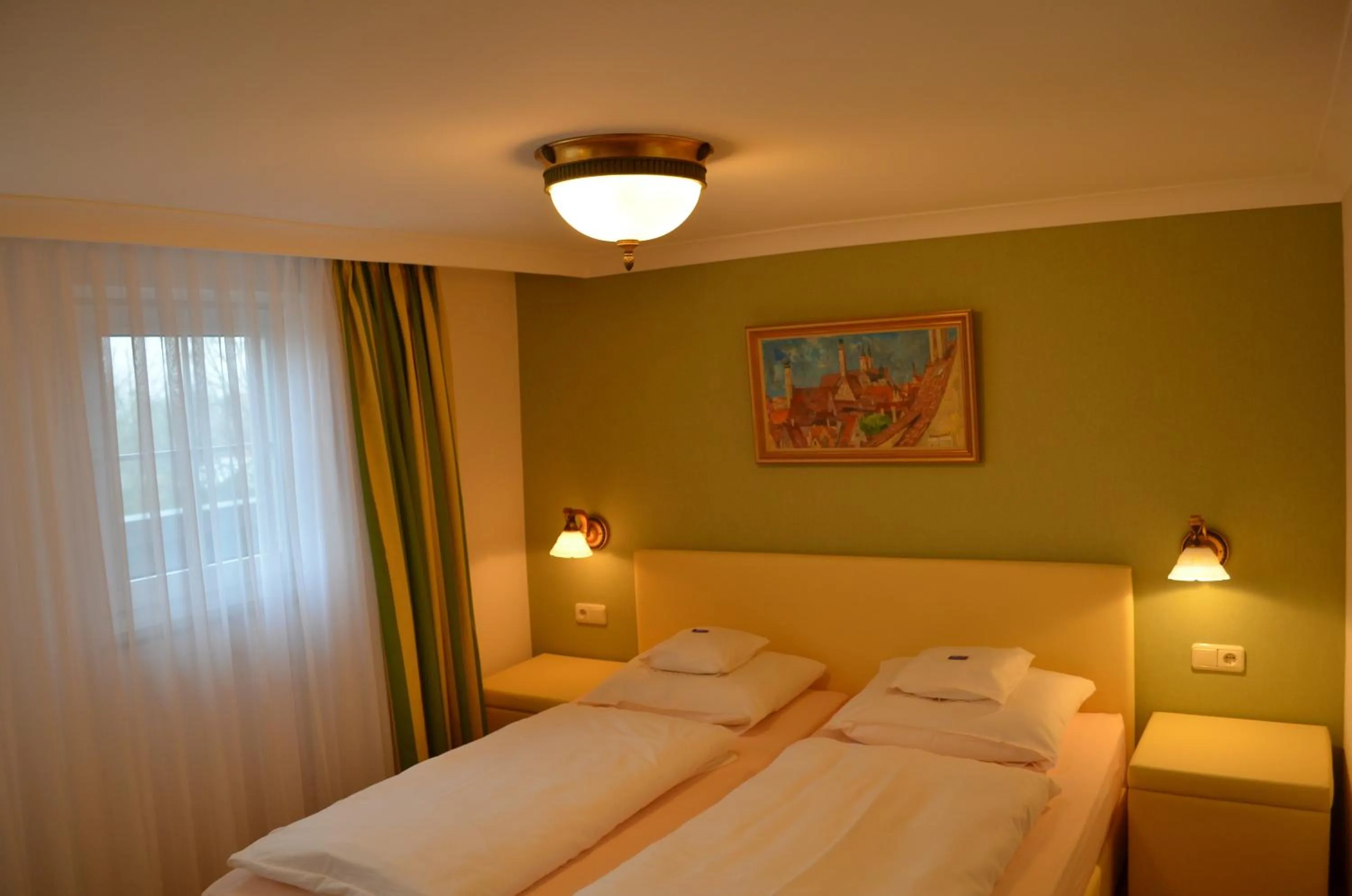 Photo of the whole room, Bed in Hotel Brauereigasthof Landwehr-Bräu