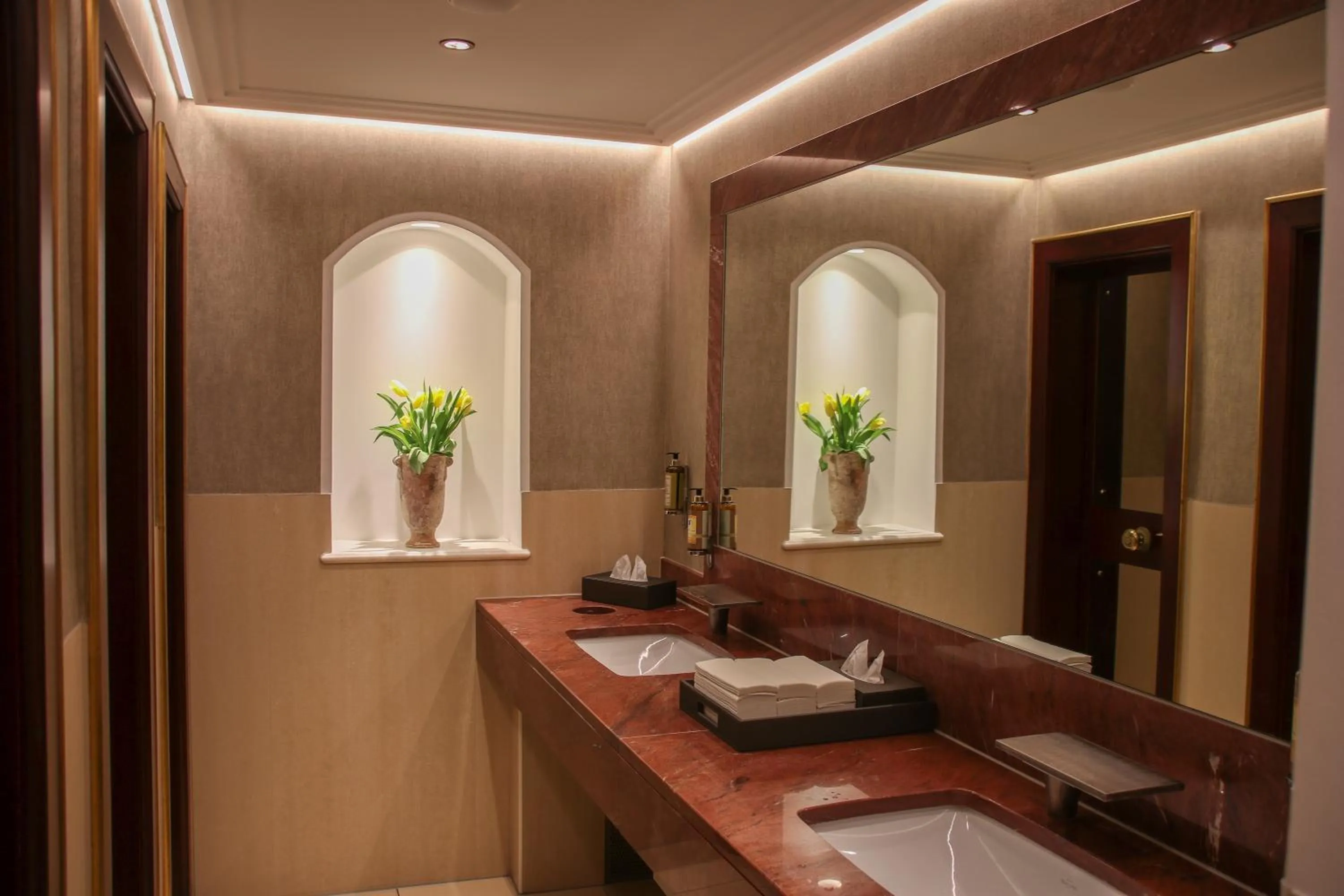 Toilet in Hotel Brauereigasthof Landwehr-Bräu