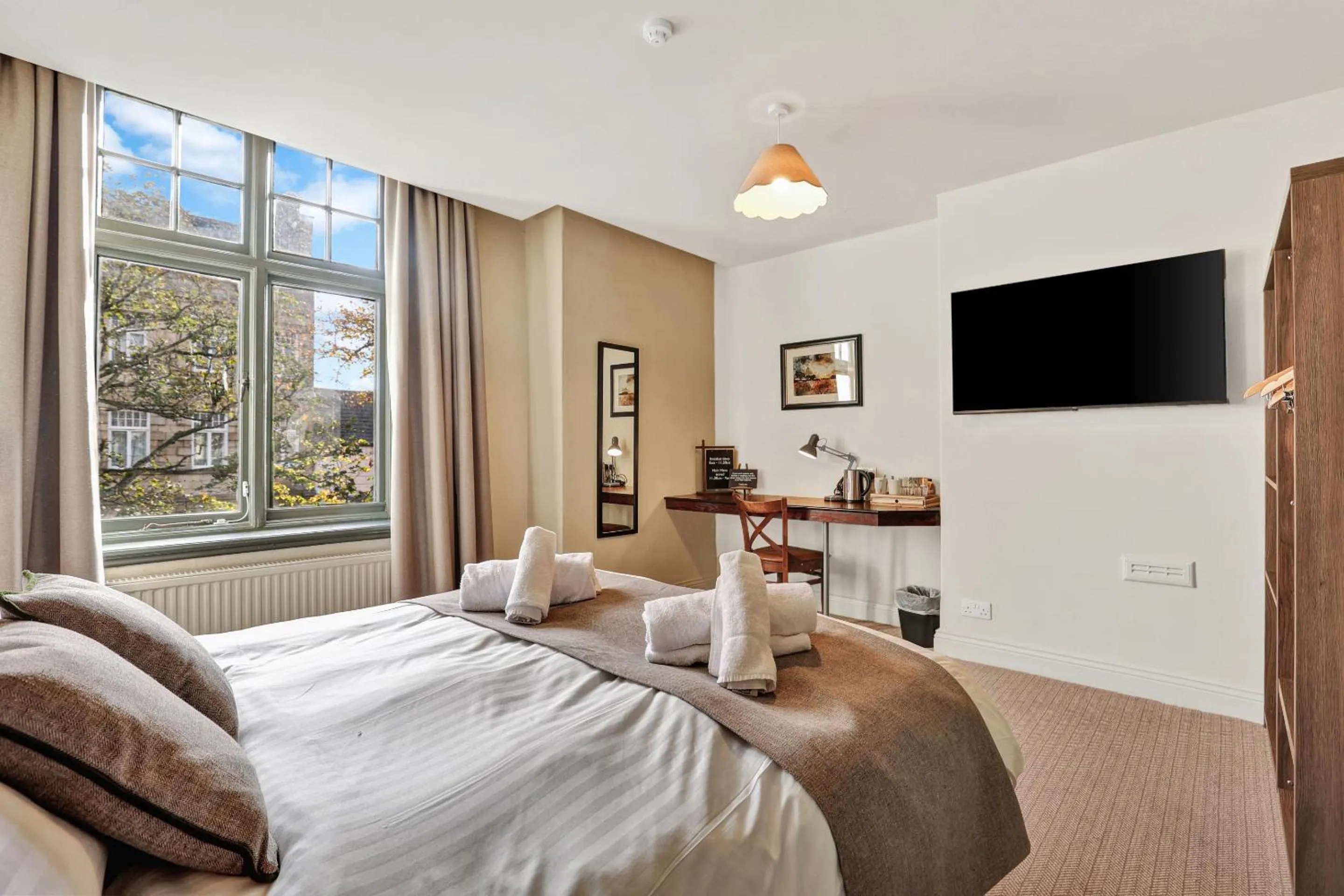 Bedroom, Bed in The Lambton Arms