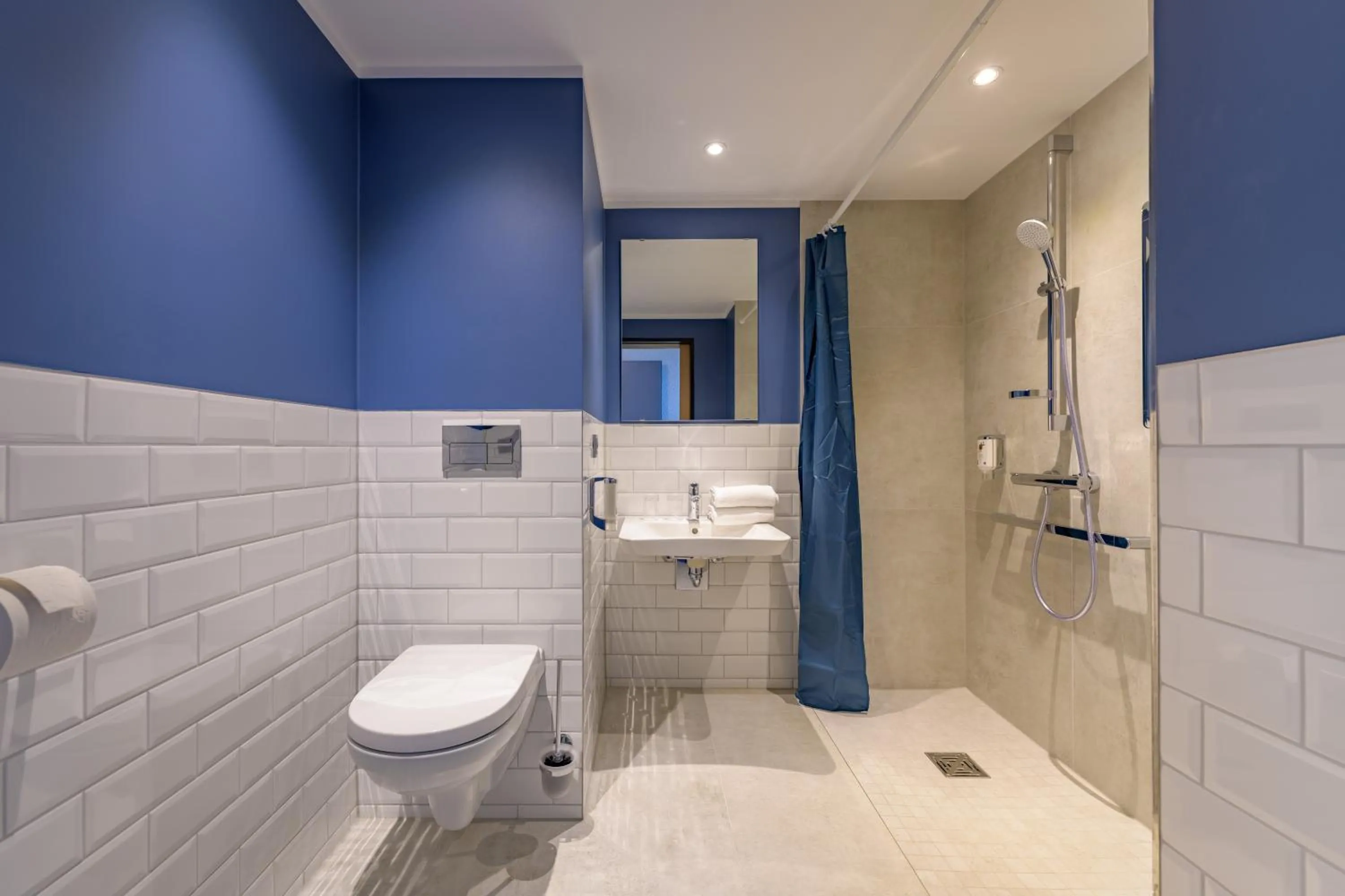 Toilet in Vienna House Easy by Wyndham Frankfurt Airport