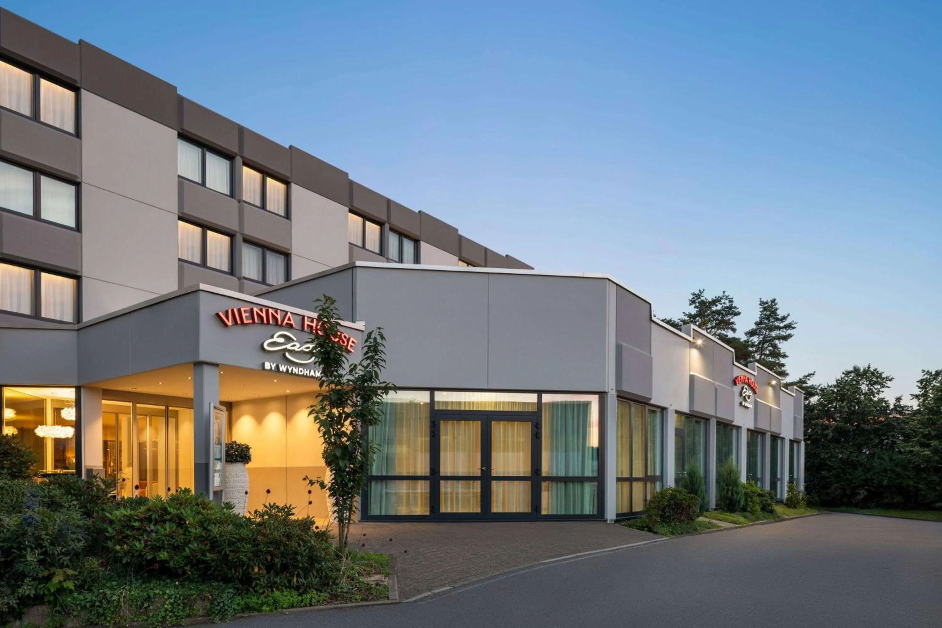 Property building in Vienna House Easy by Wyndham Frankfurt Airport