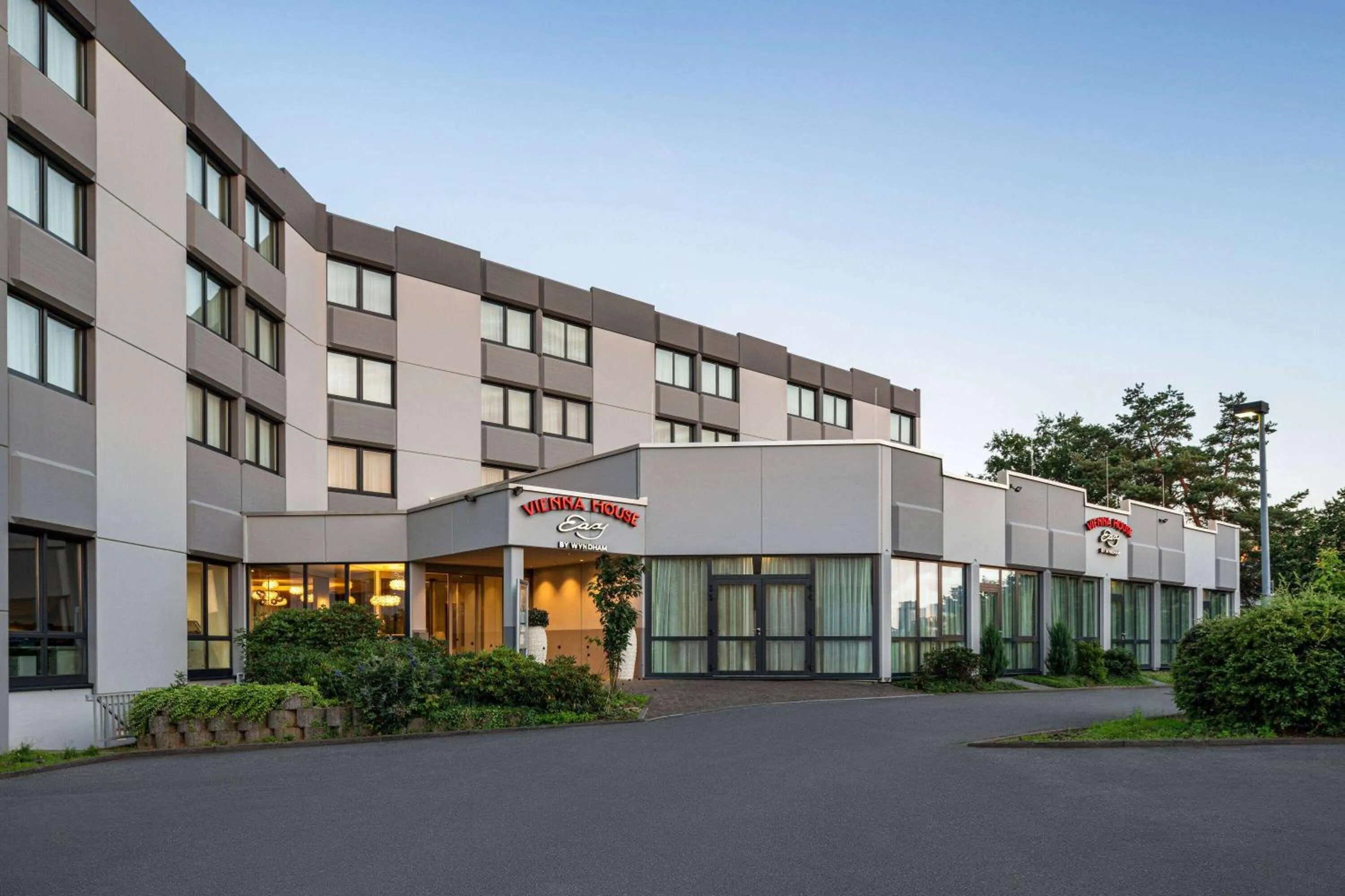 Property building in Vienna House Easy by Wyndham Frankfurt Airport