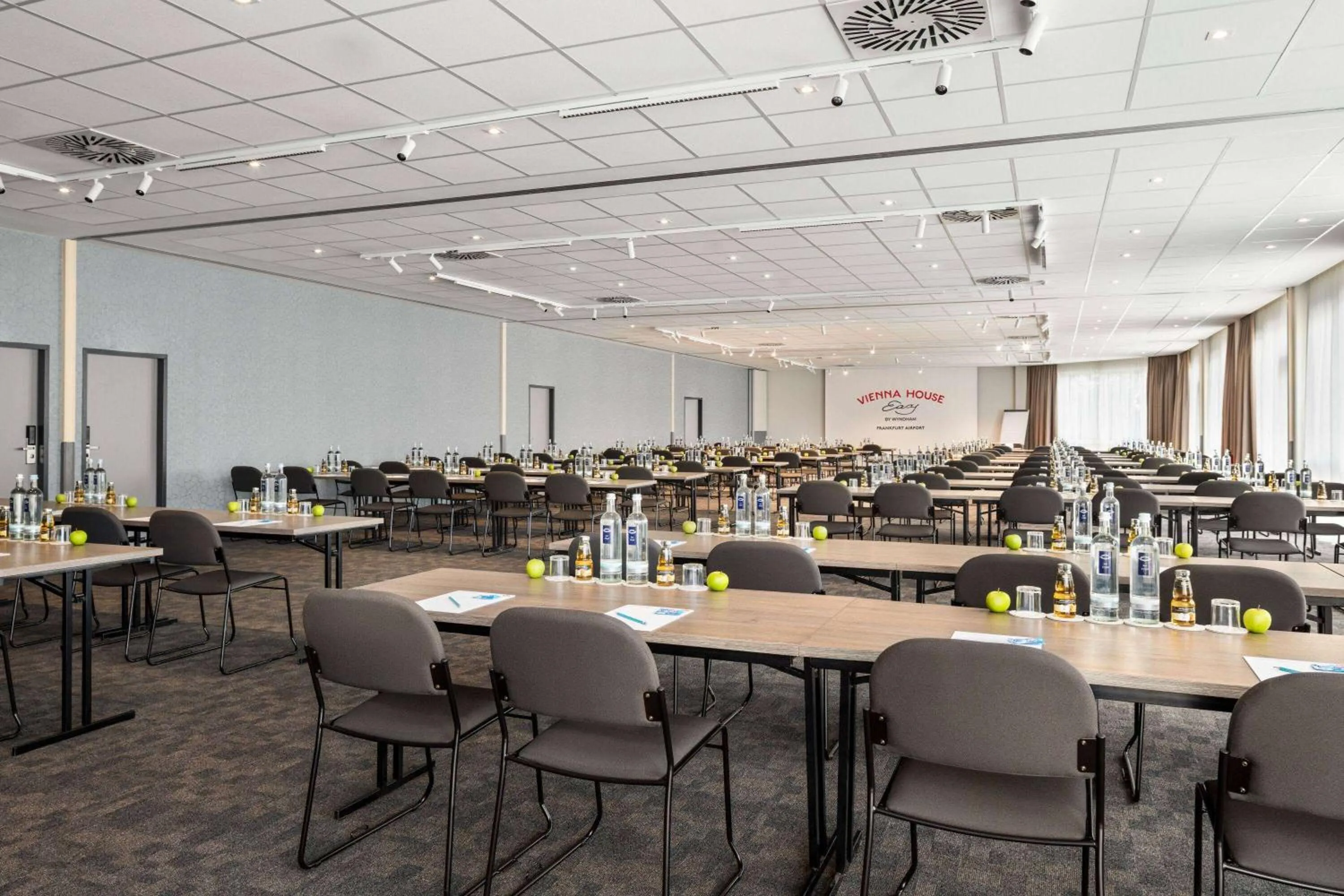 Meeting/conference room in Vienna House Easy by Wyndham Frankfurt Airport