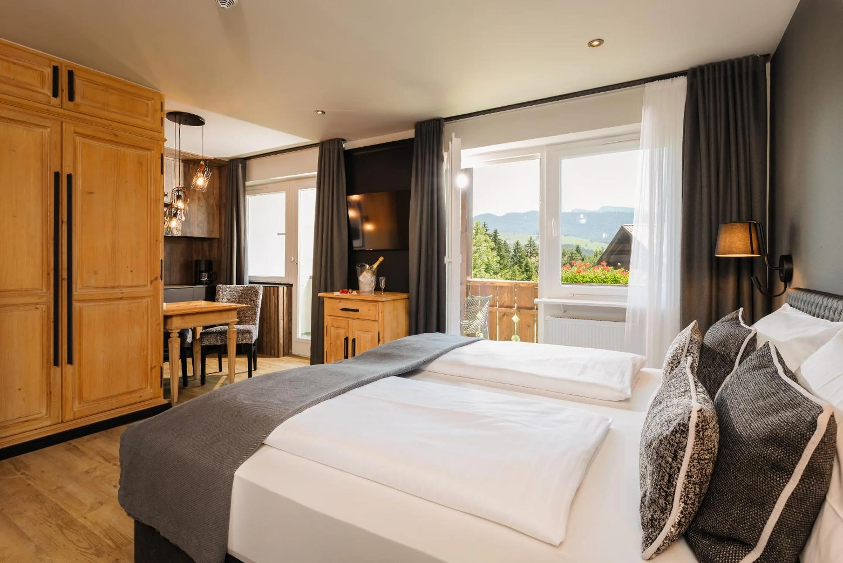 Photo of the whole room, Bed in MONDI Resort und Chalet Oberstaufen