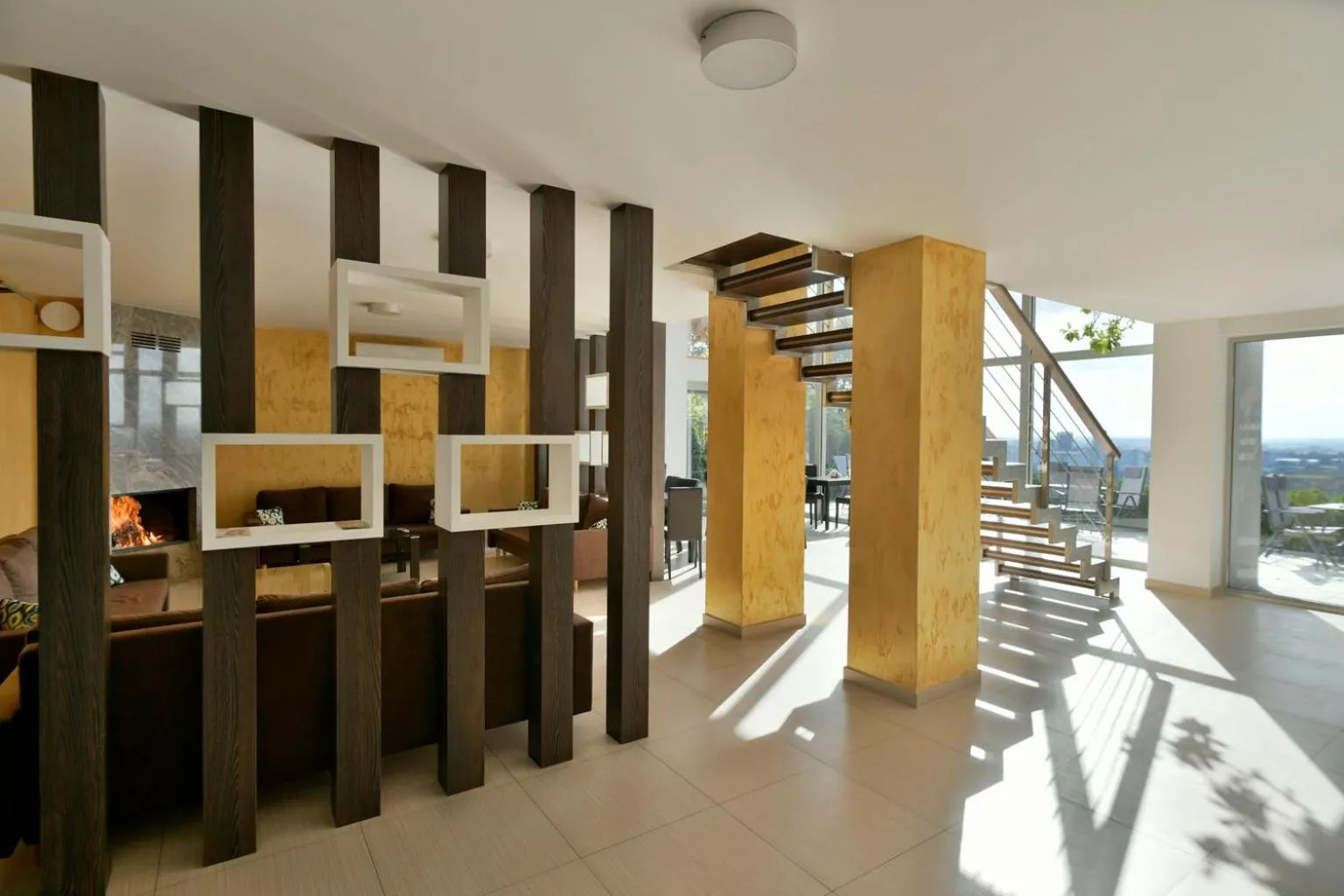 Dining area in River View Apartments Hotel