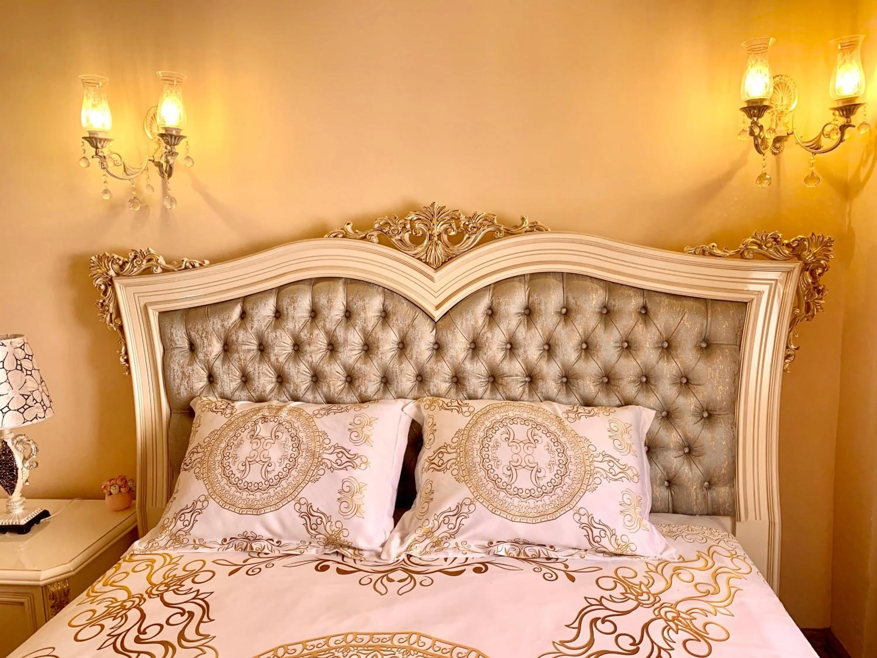 Bed in Fatma Sultan Oldtown Konak & Restaurant