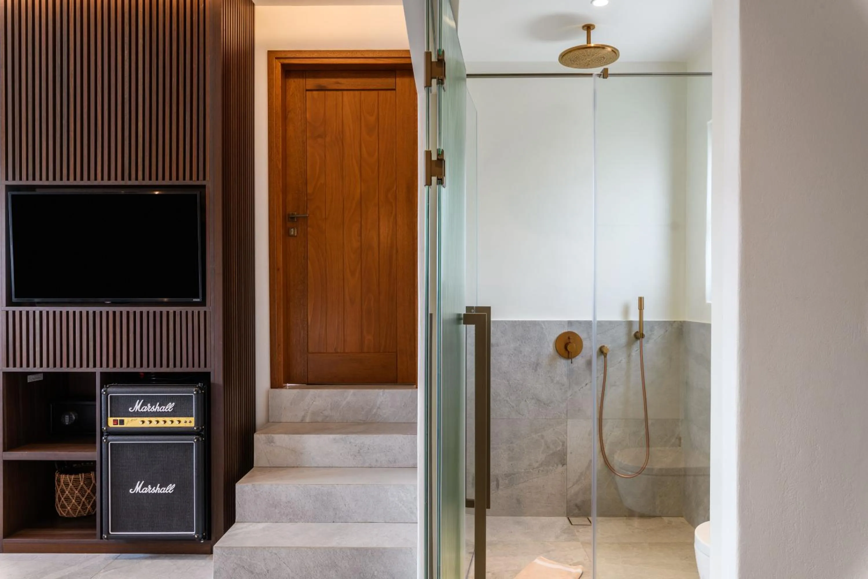 Shower in Charisma Hotel and Wellness Club