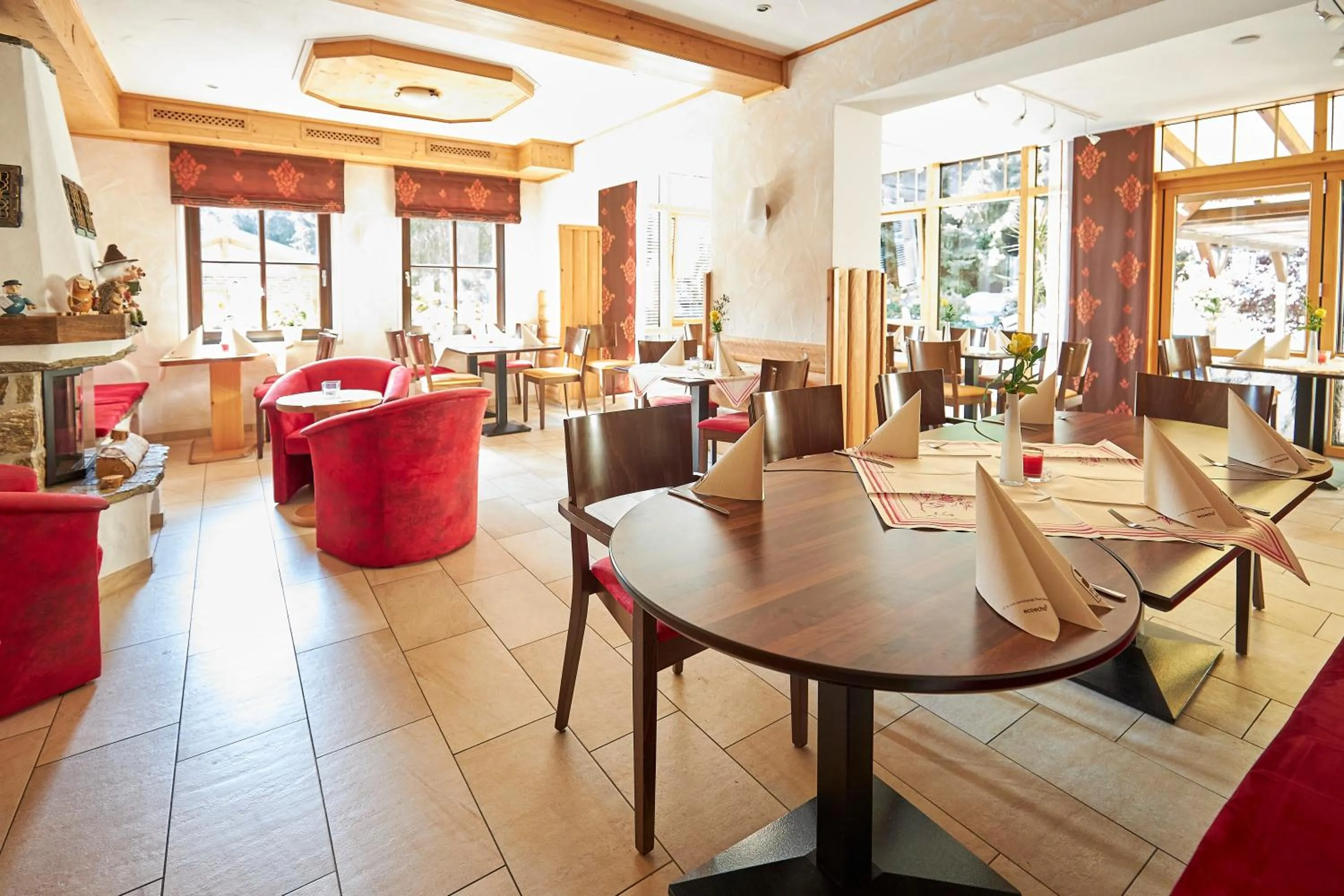 Restaurant/places to eat in Flair-Waldhotel Mellestollen