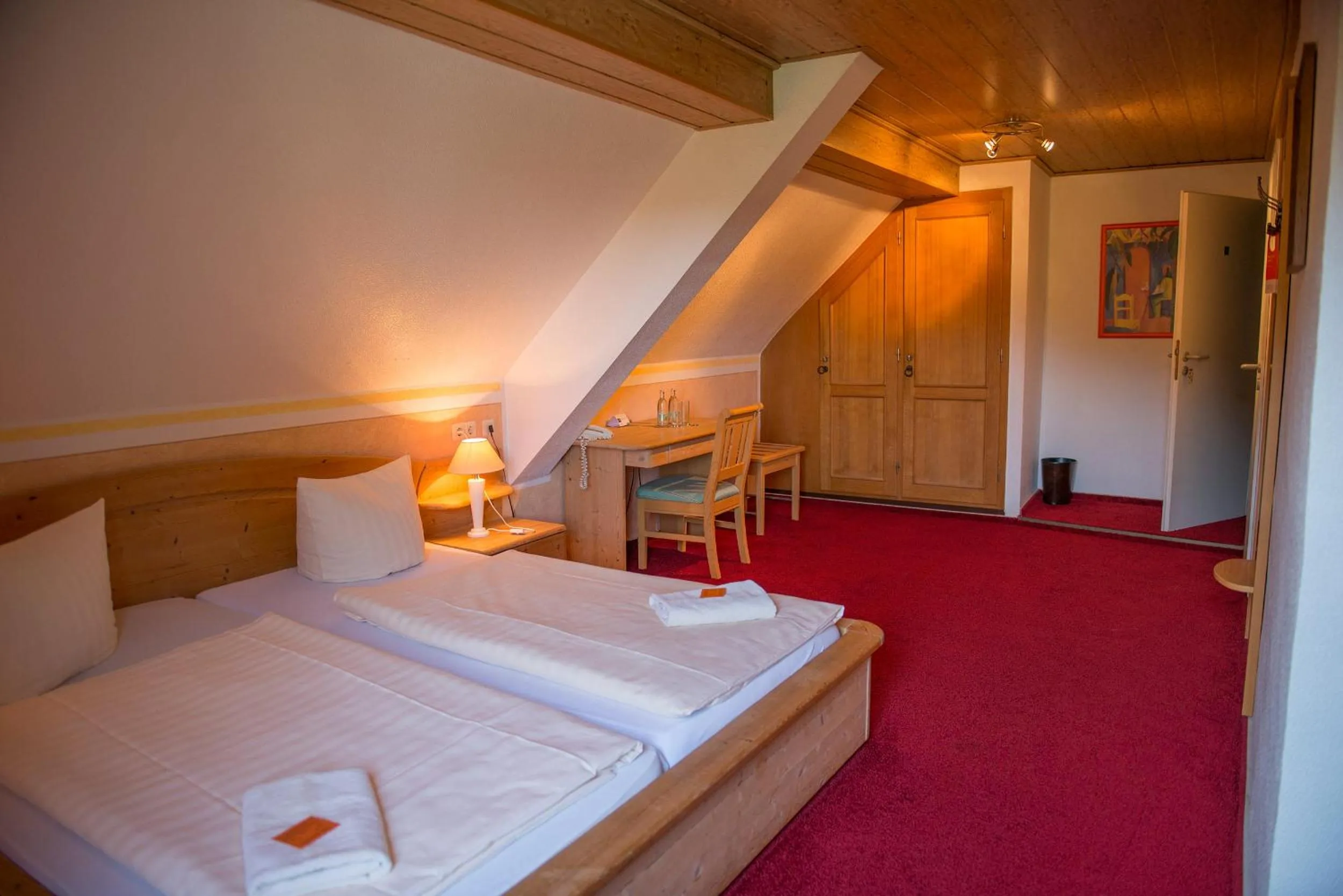 Photo of the whole room, Bed in Flair-Waldhotel Mellestollen