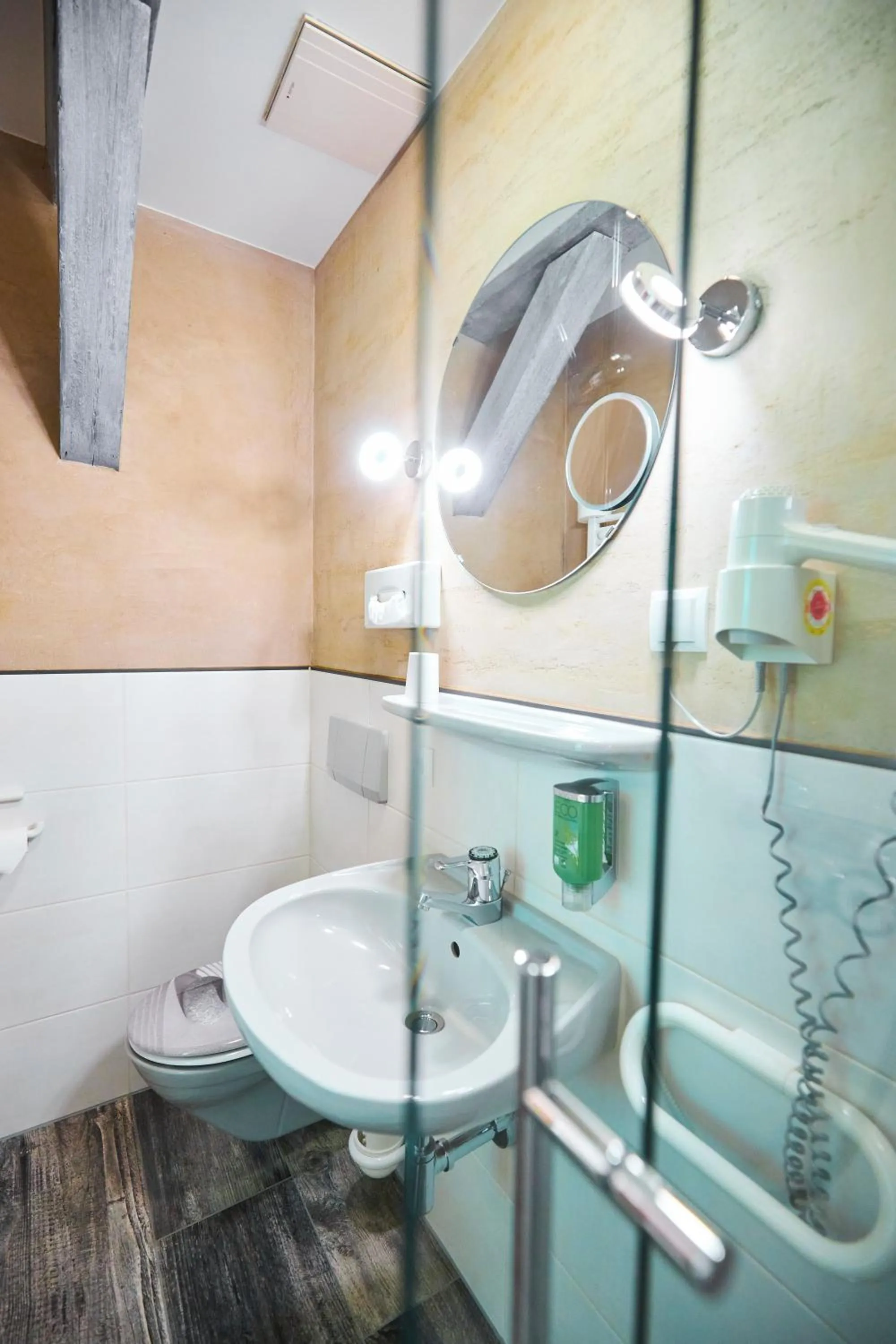 Staff in Flair-Waldhotel Mellestollen