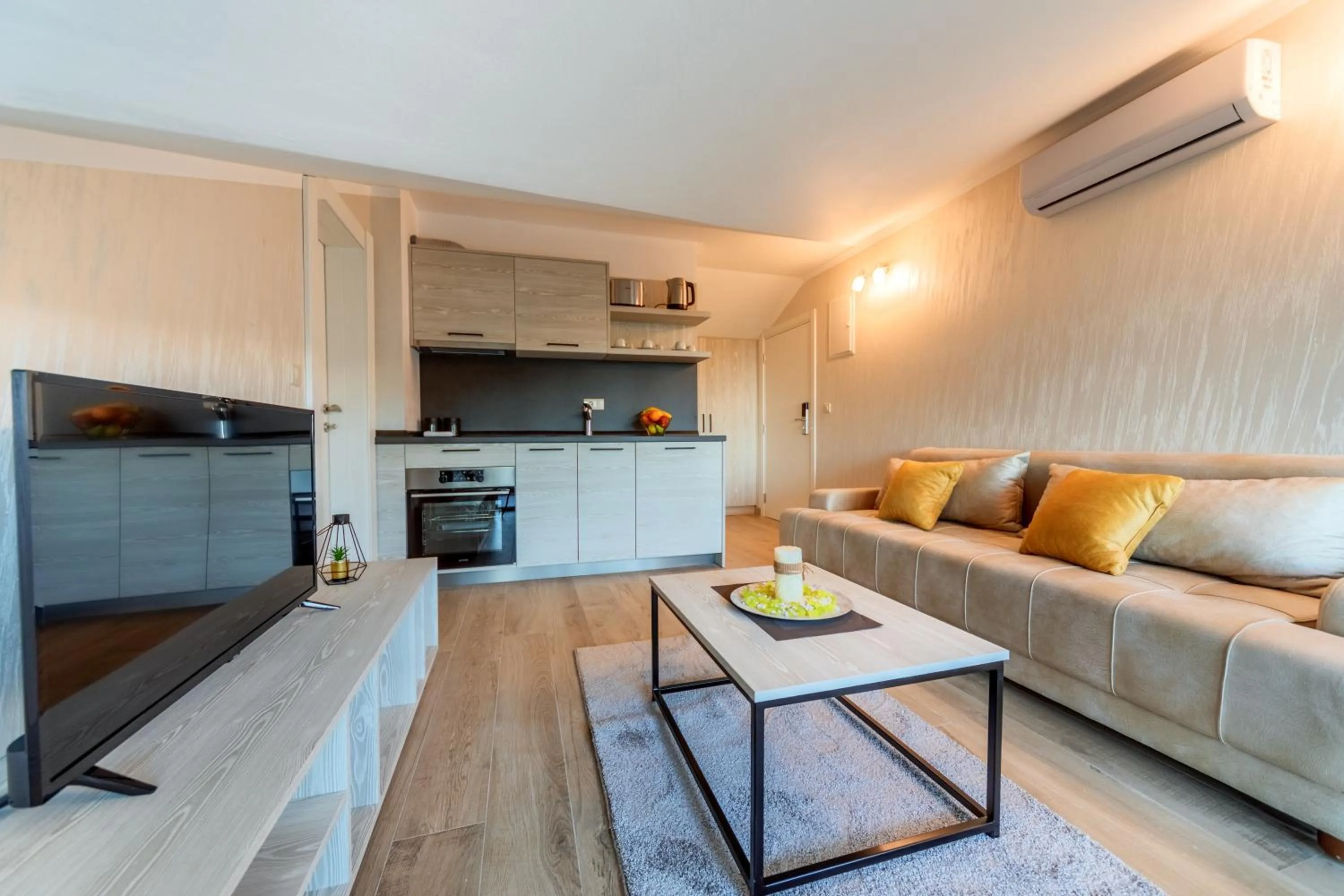 Living room in Luxury Apartments Queen