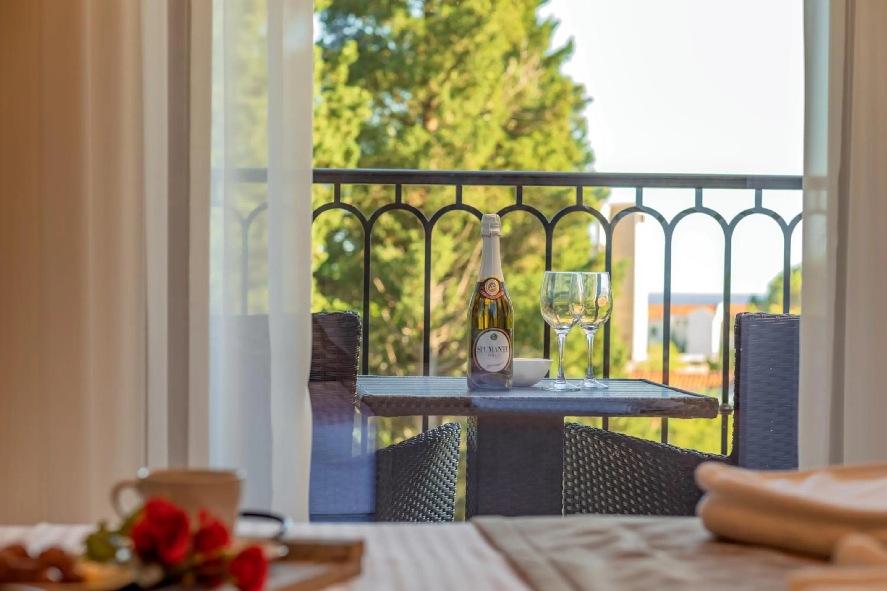 Balcony/Terrace in Luxury Apartments Queen