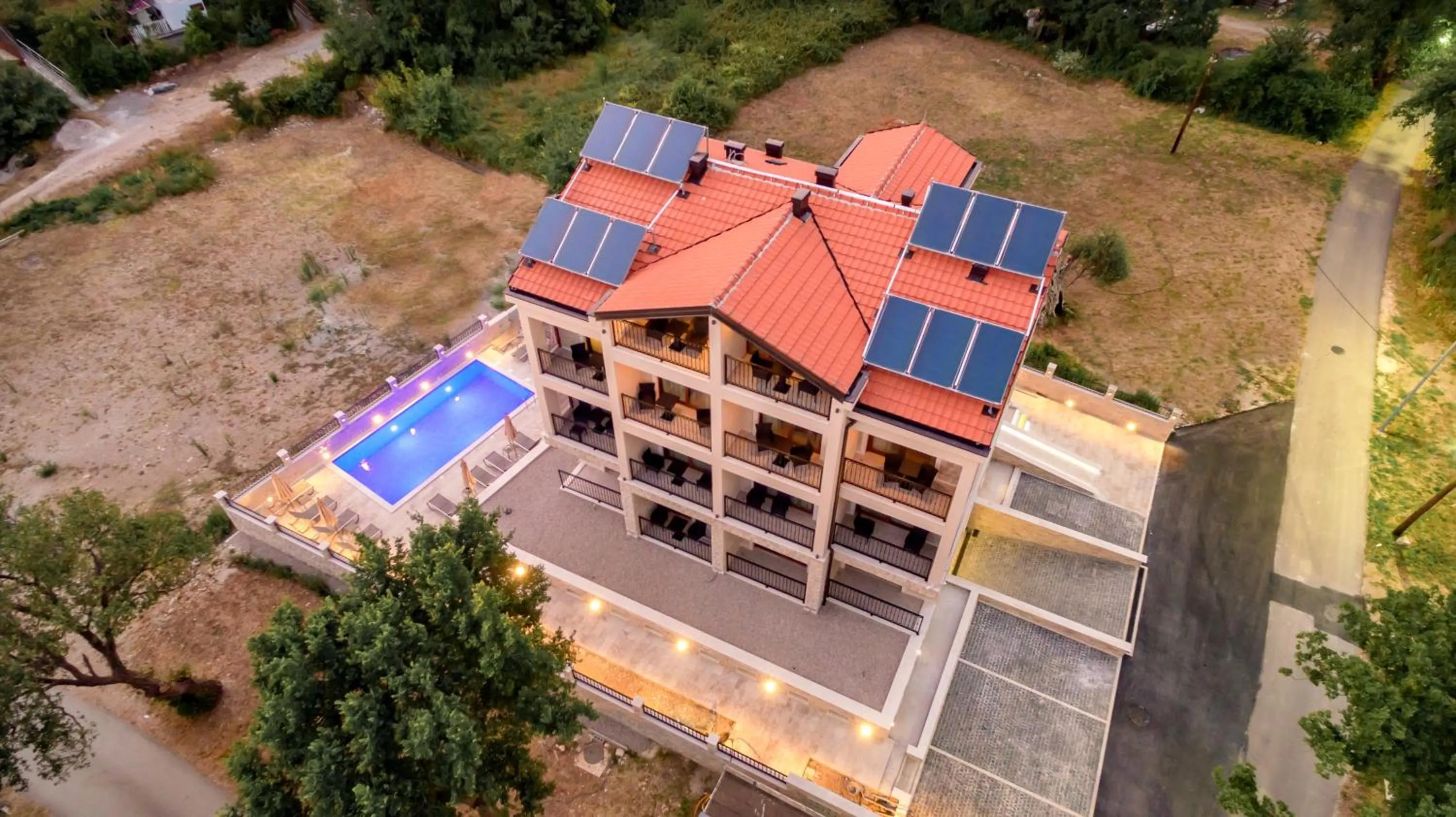 Facade/entrance in Luxury Apartments Queen