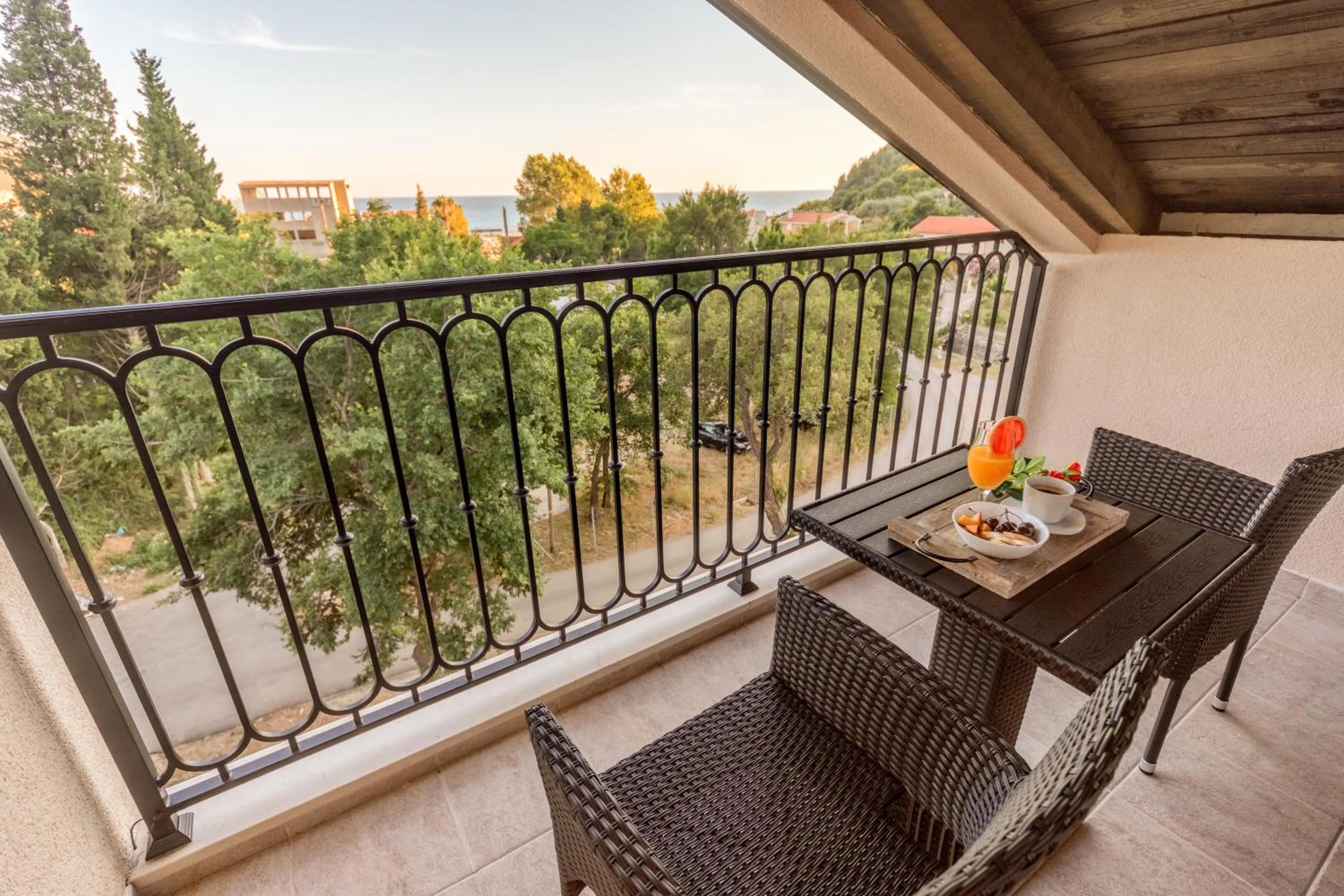 Balcony/Terrace in Luxury Apartments Queen
