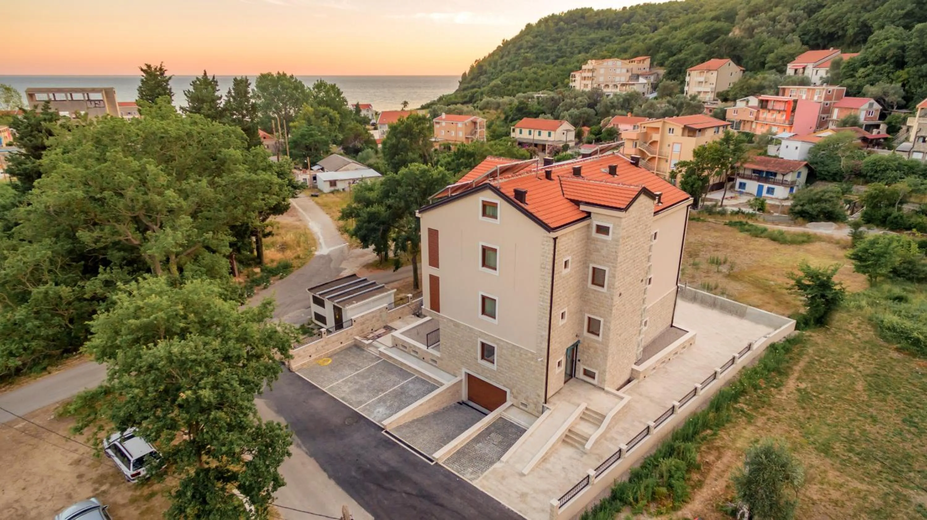 Property building in Luxury Apartments Queen