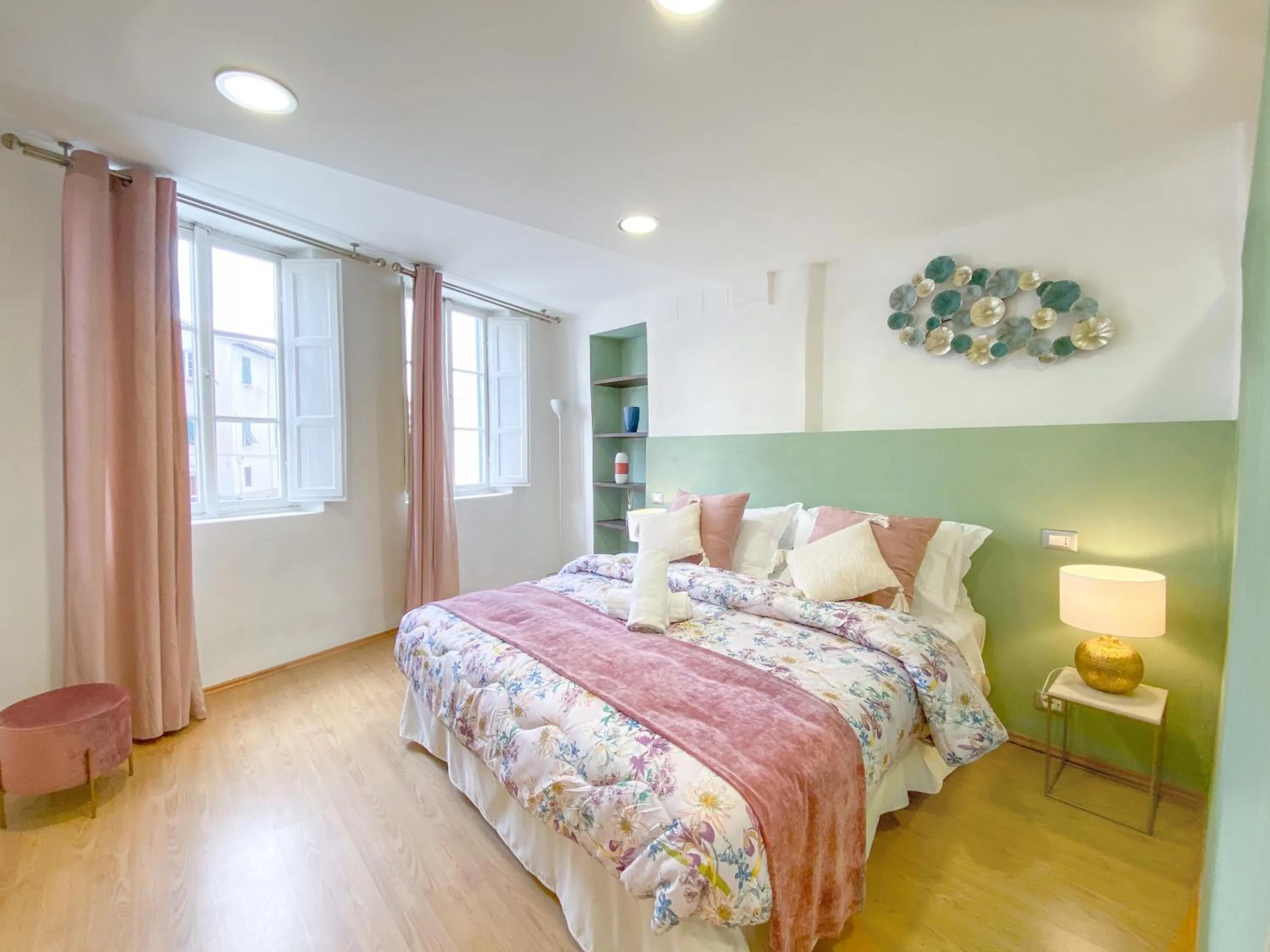 Bed in OROROSA Lucca City Center Apartment