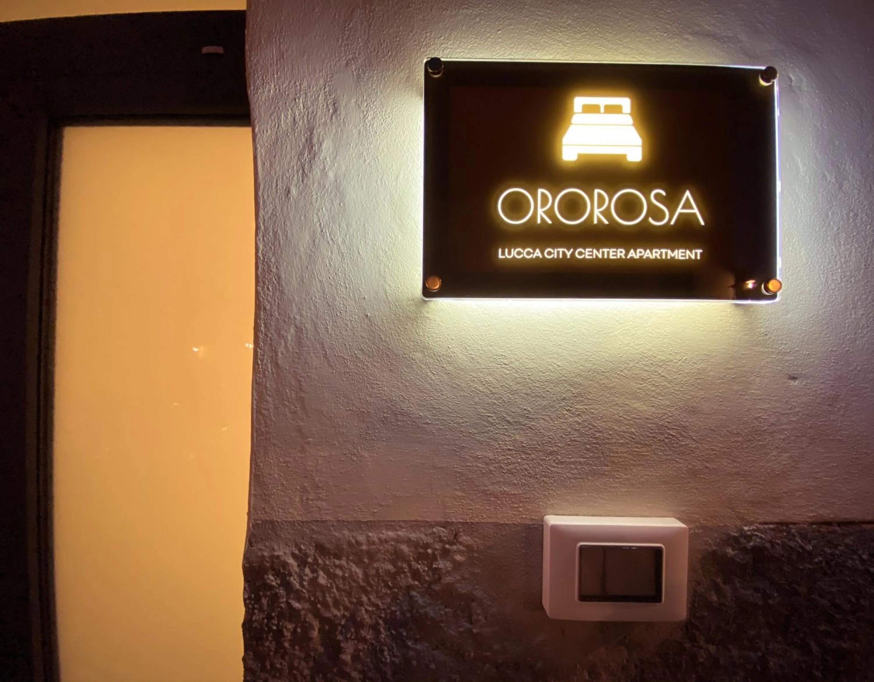 Spring in OROROSA Lucca City Center Apartment