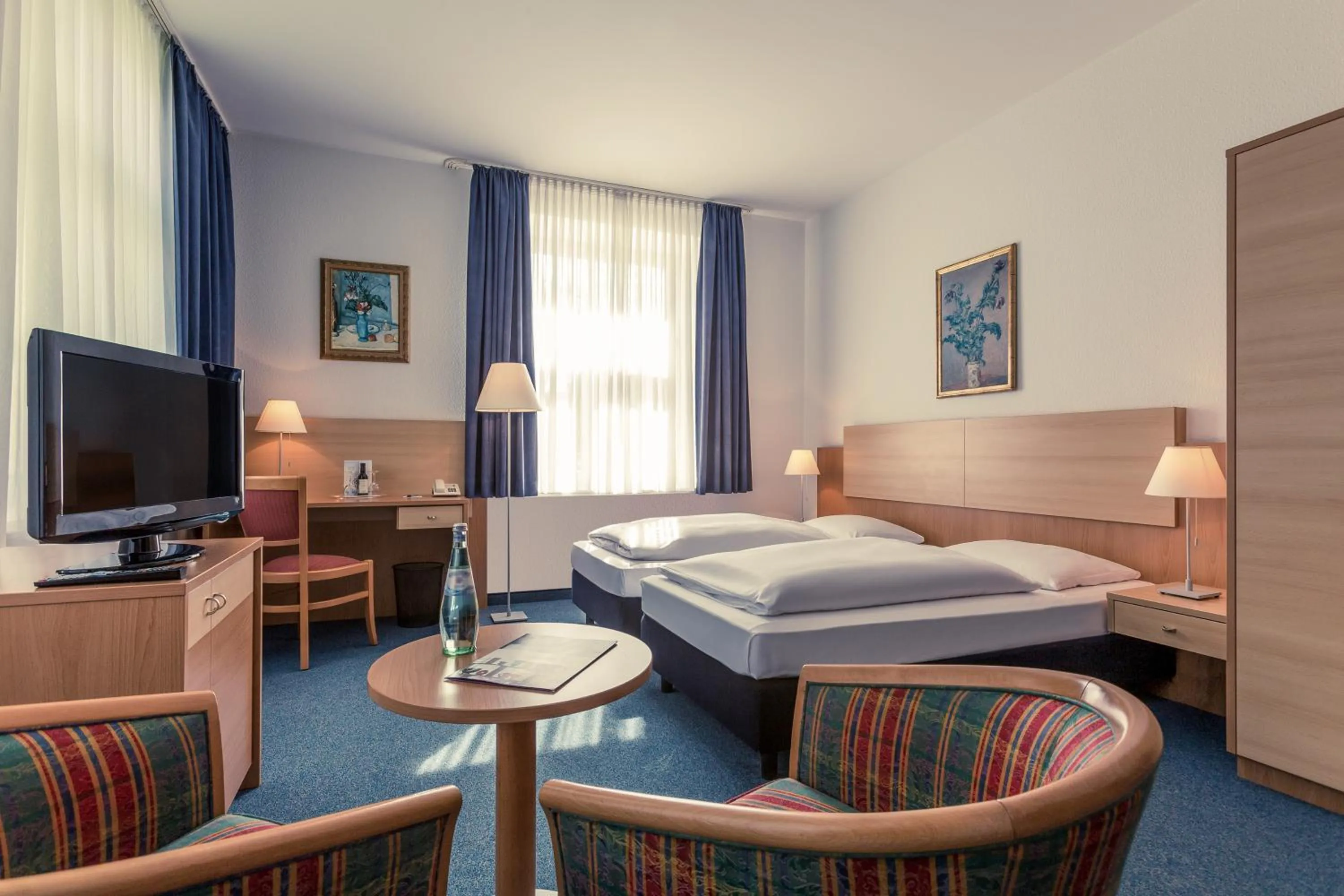 Shower, Bed in Hotel Schloss Neustadt-Glewe