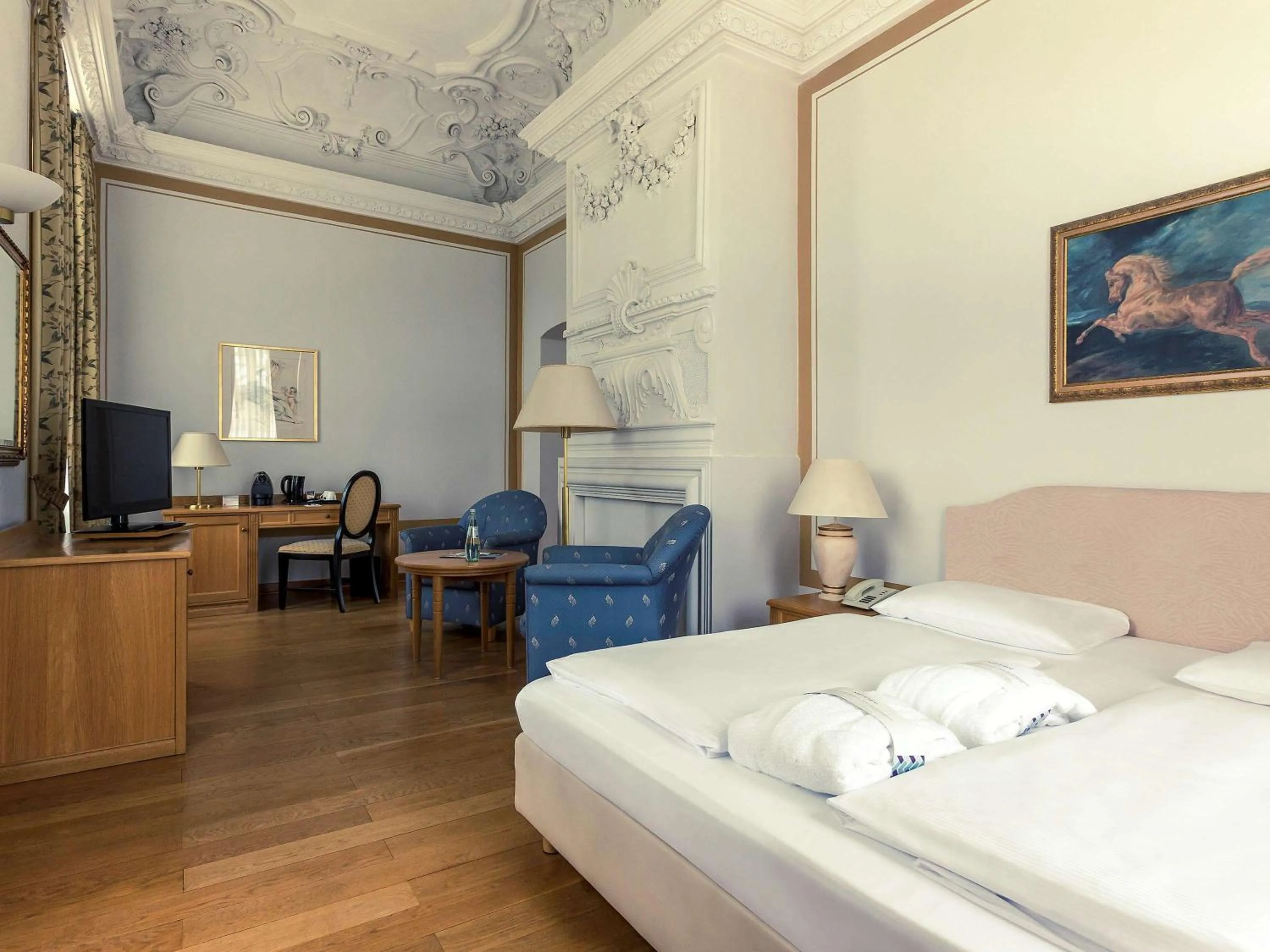 Photo of the whole room, Bed in Hotel Schloss Neustadt-Glewe