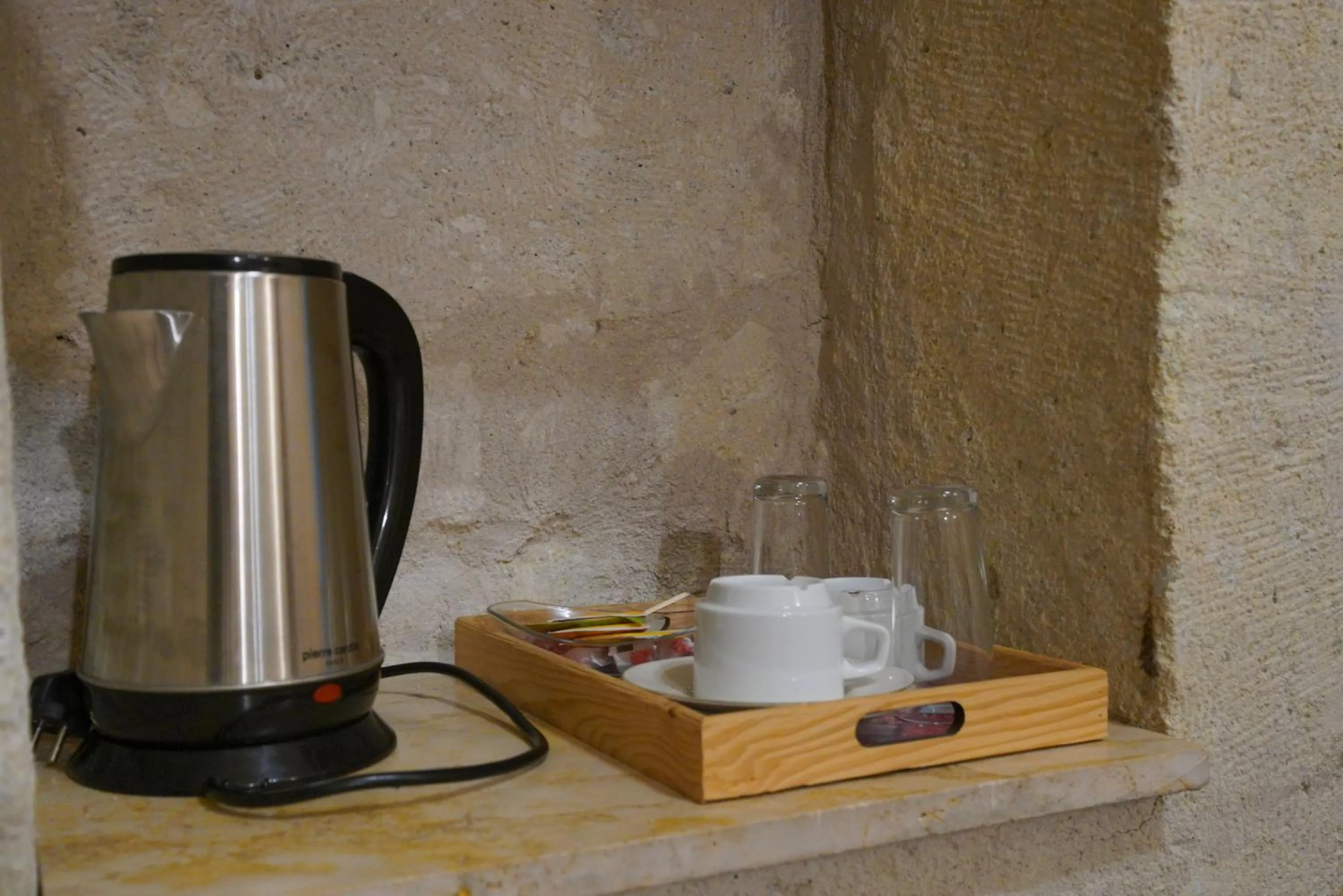 Coffee/tea facilities in View Cave Hotel