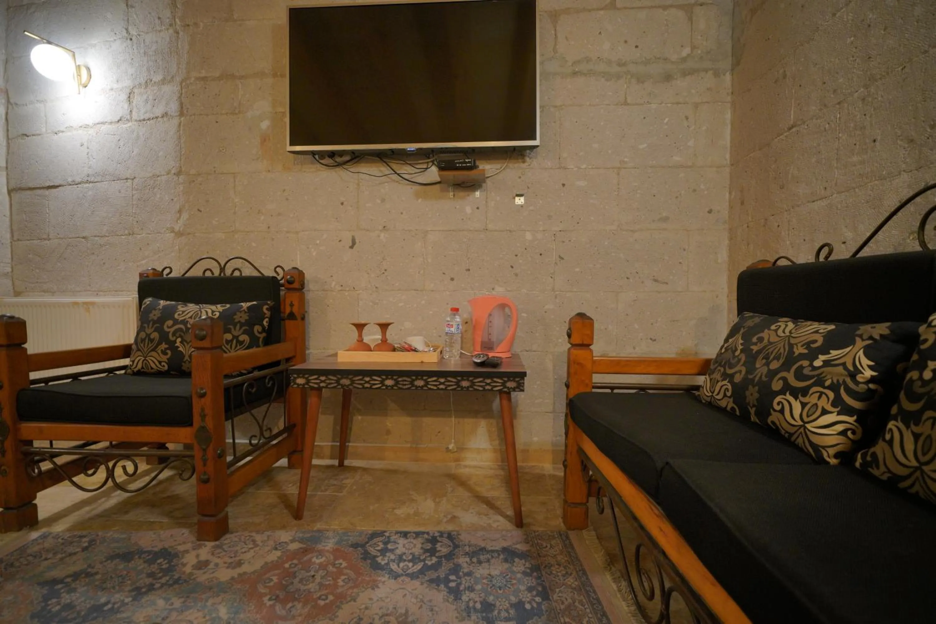 TV and multimedia in View Cave Hotel