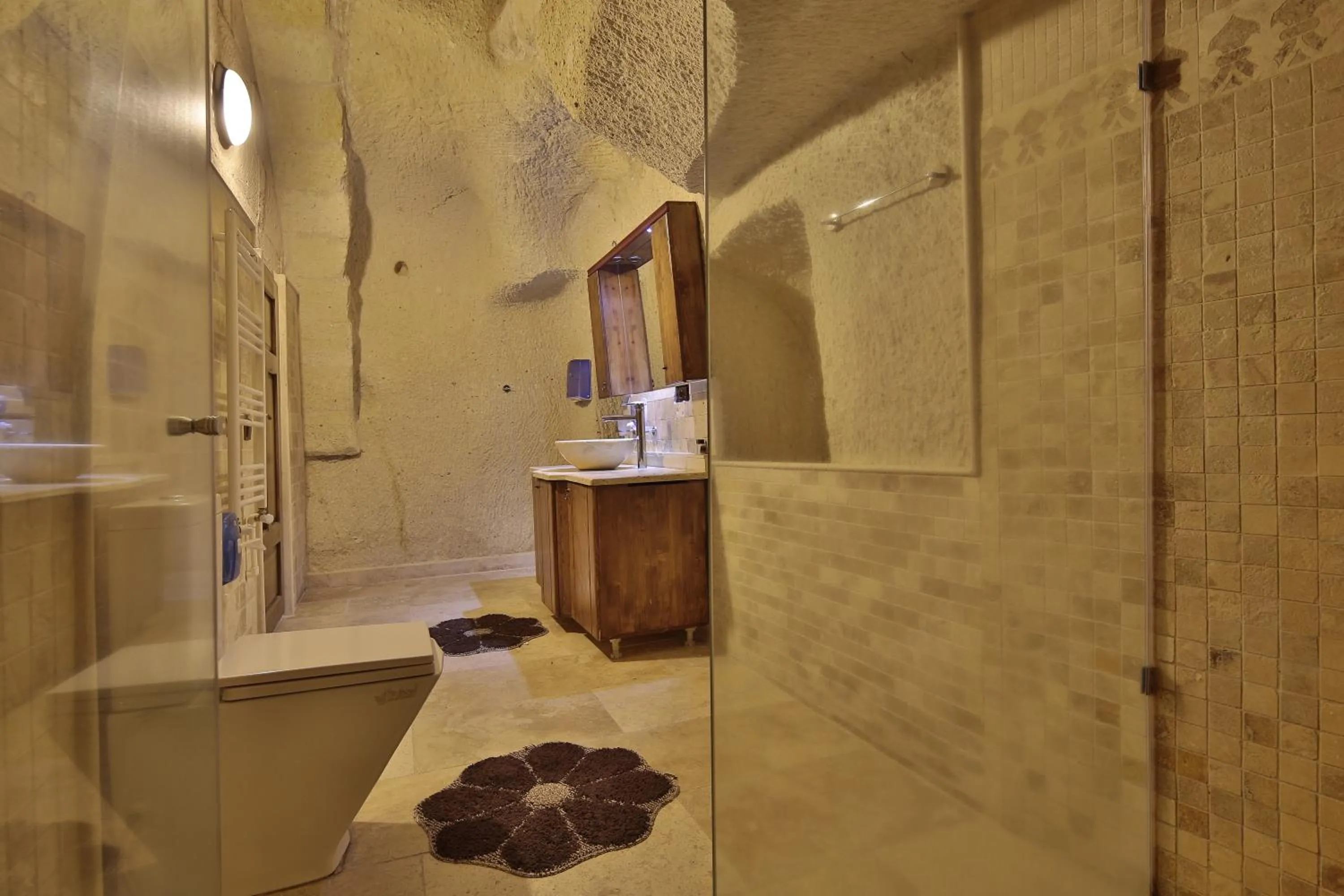 Shower in View Cave Hotel