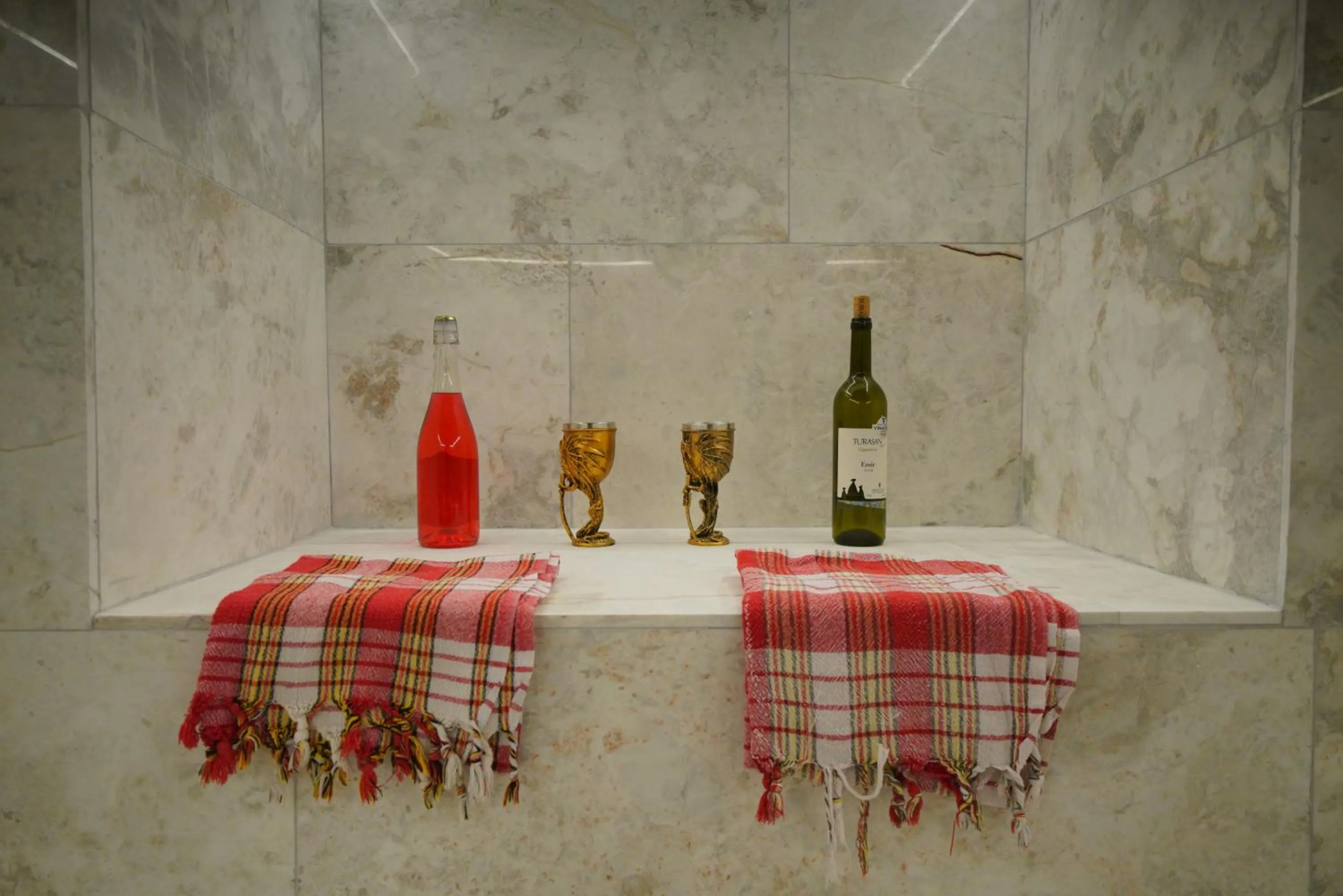 Alcoholic drinks in View Cave Hotel