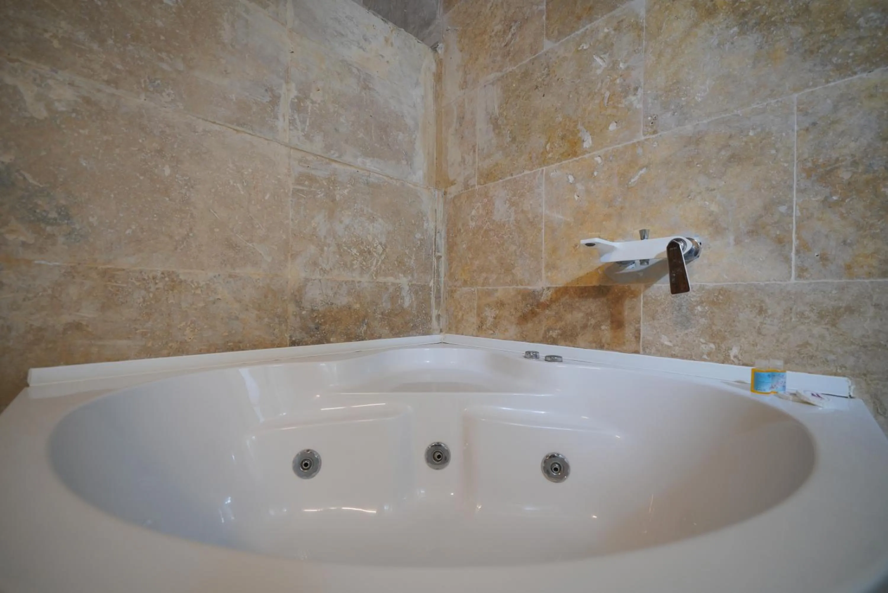 Hot Tub in View Cave Hotel