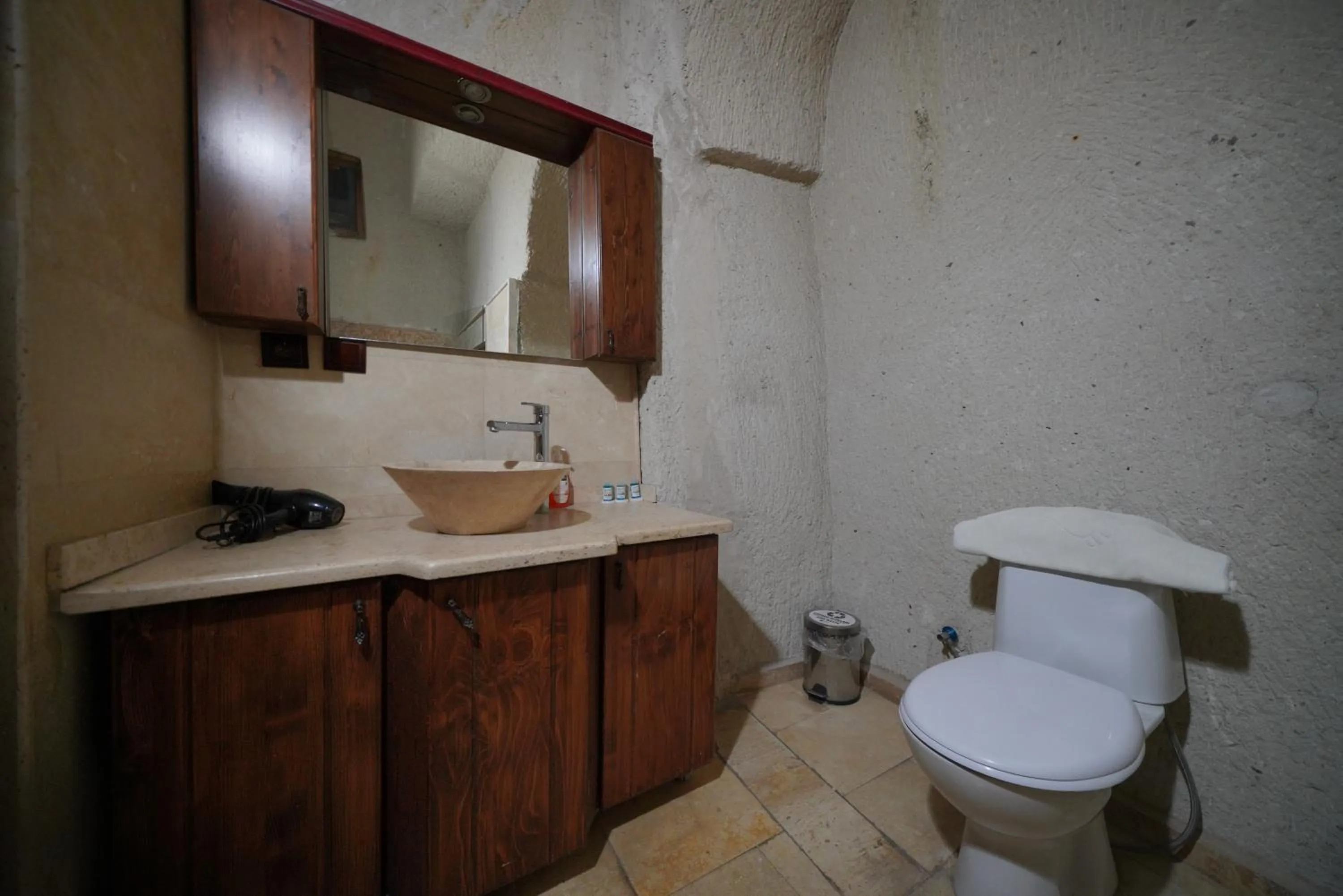 Toilet in View Cave Hotel