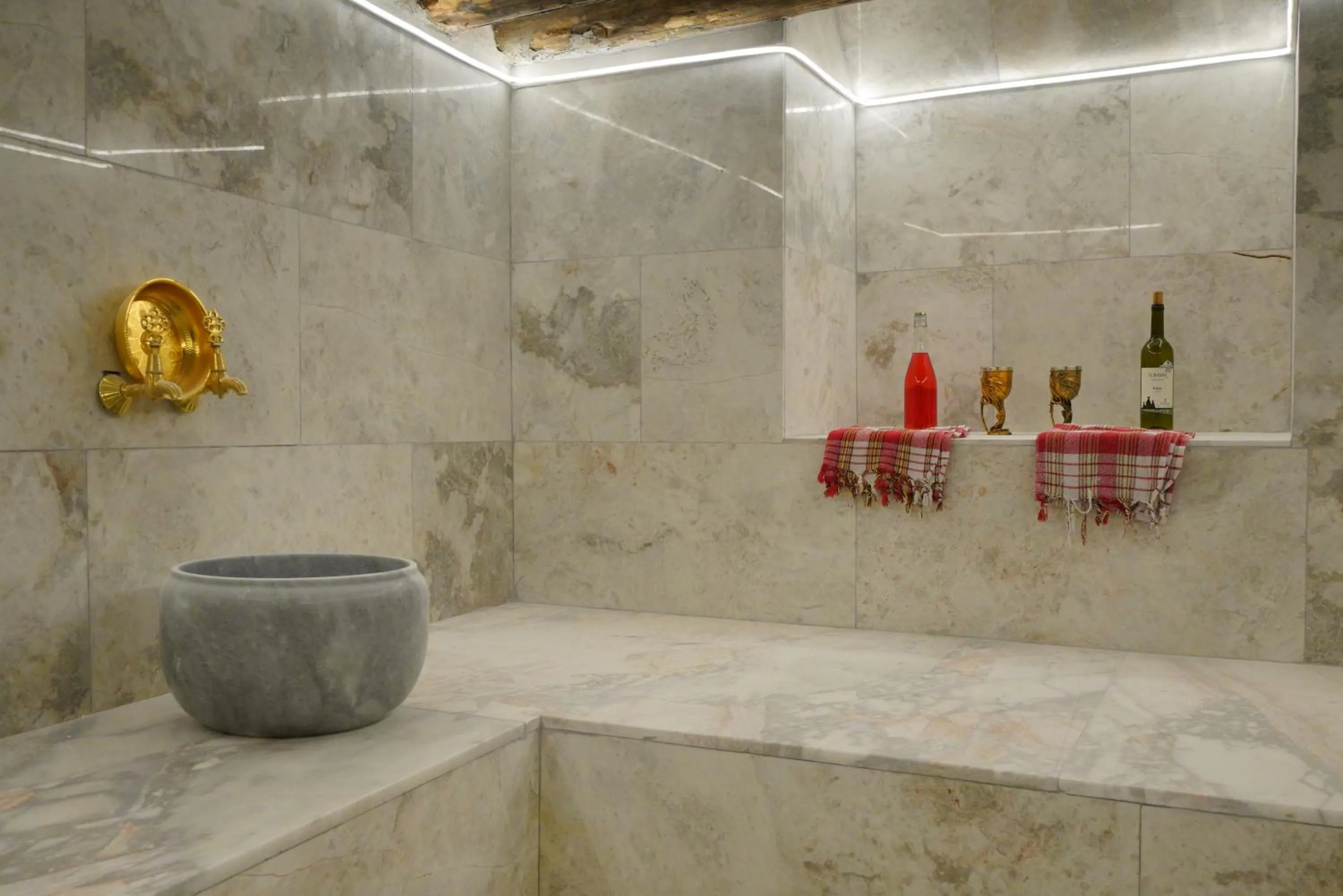 Public Bath in View Cave Hotel