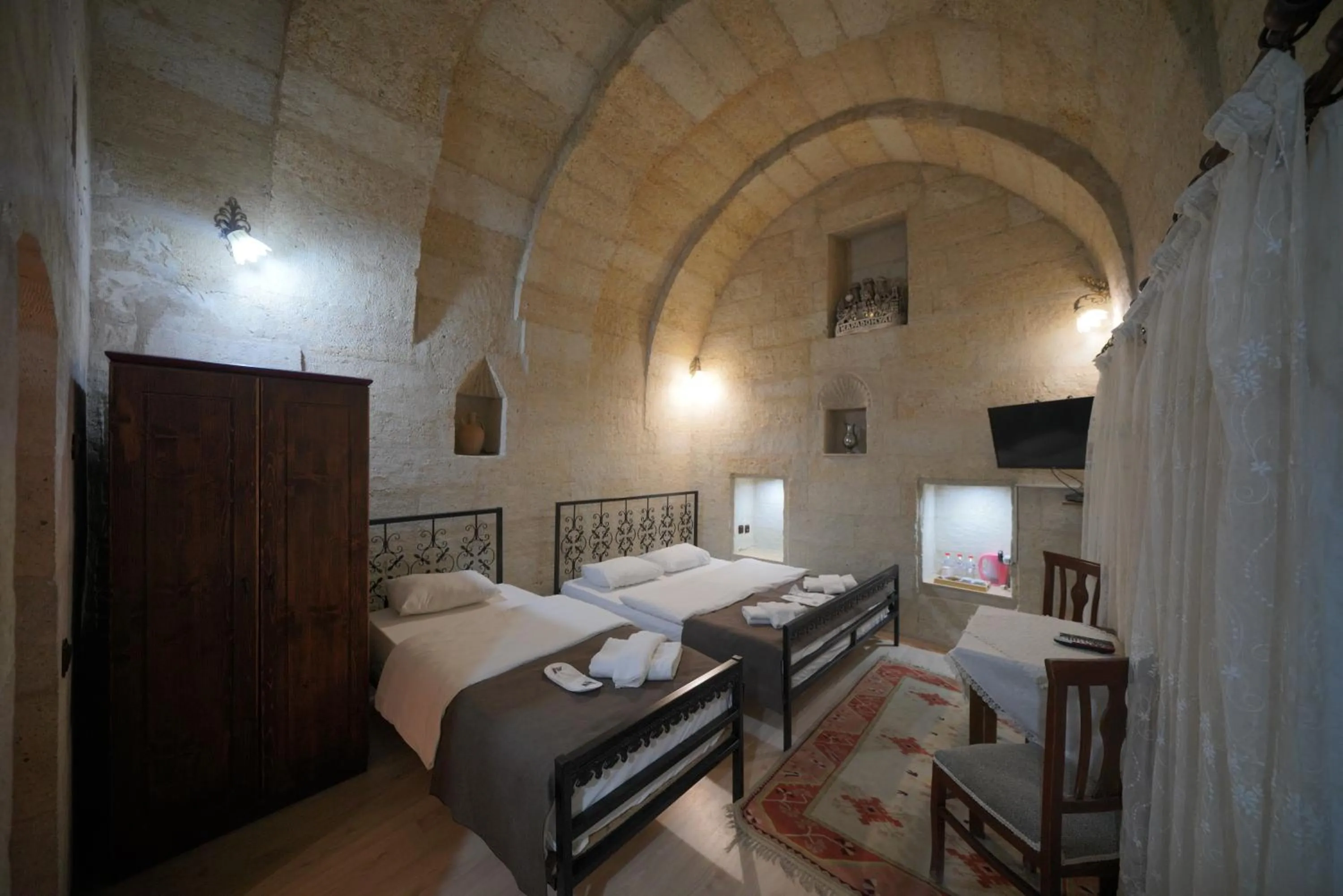 Cave Triple Room in View Cave Hotel