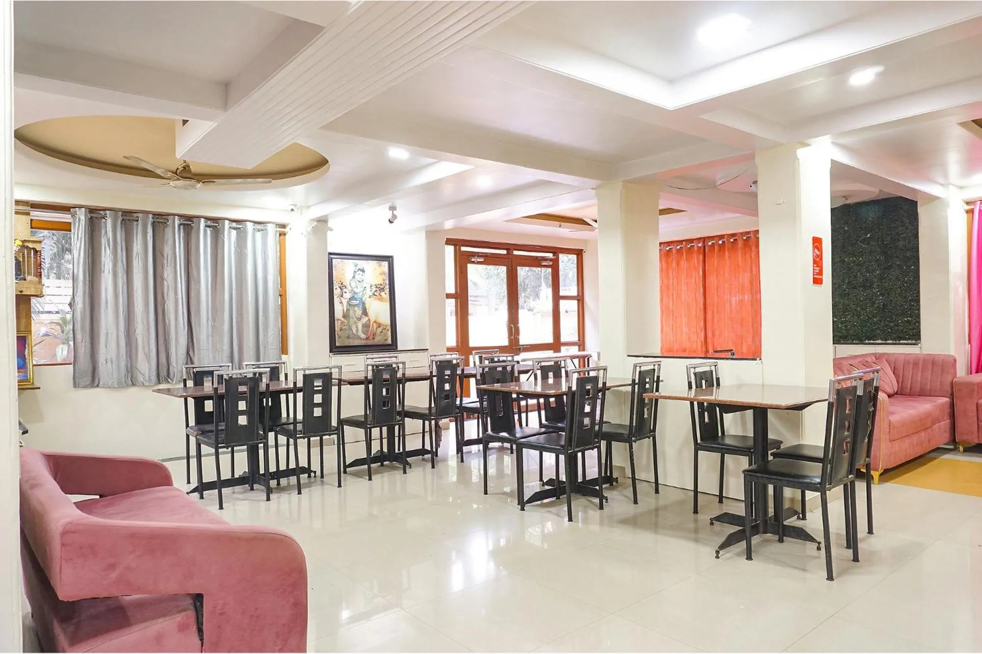 Restaurant/places to eat in FabHotel Shree Swami, Nr Bird Valley Udyan