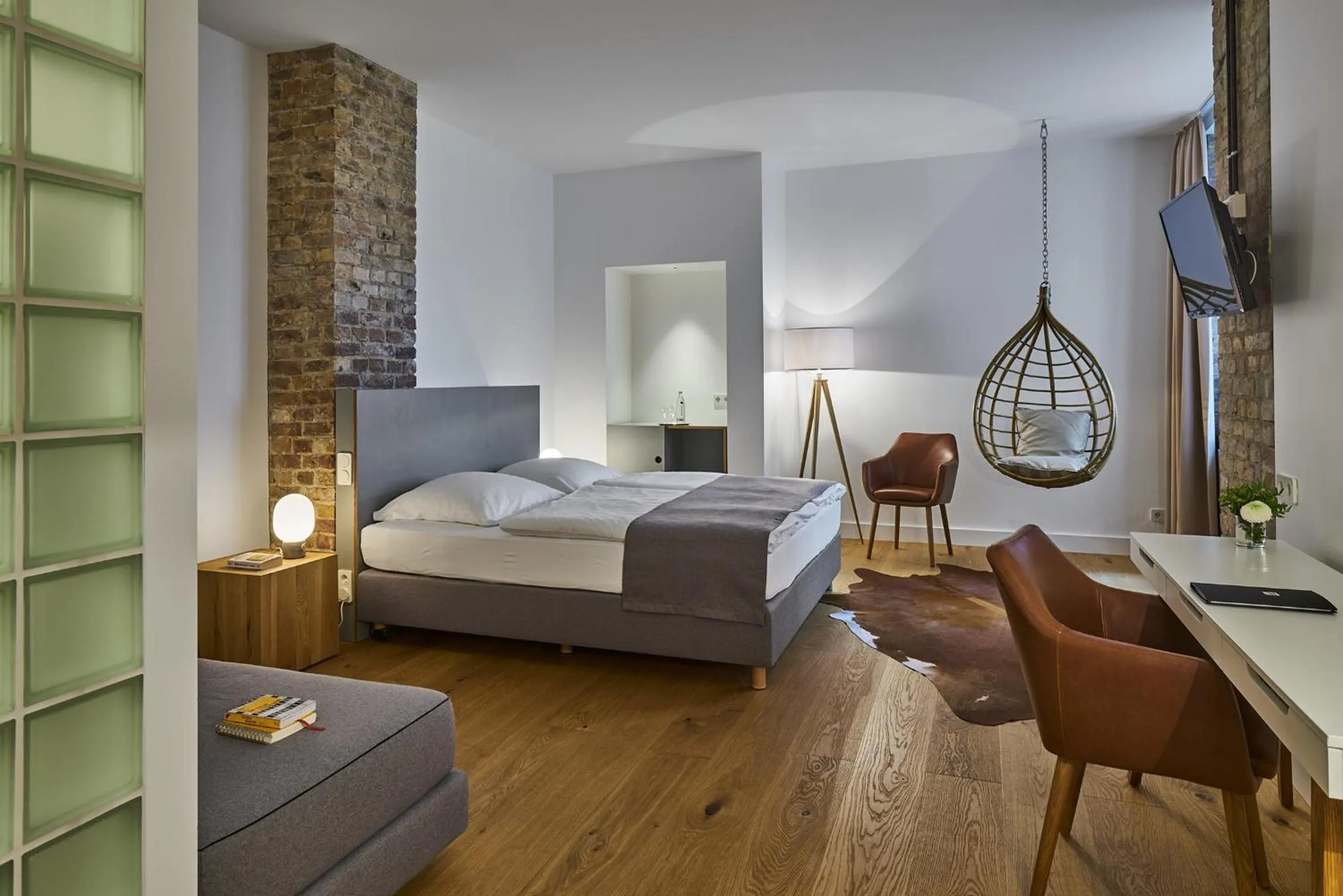 Photo of the whole room, Bed in Hotel 38