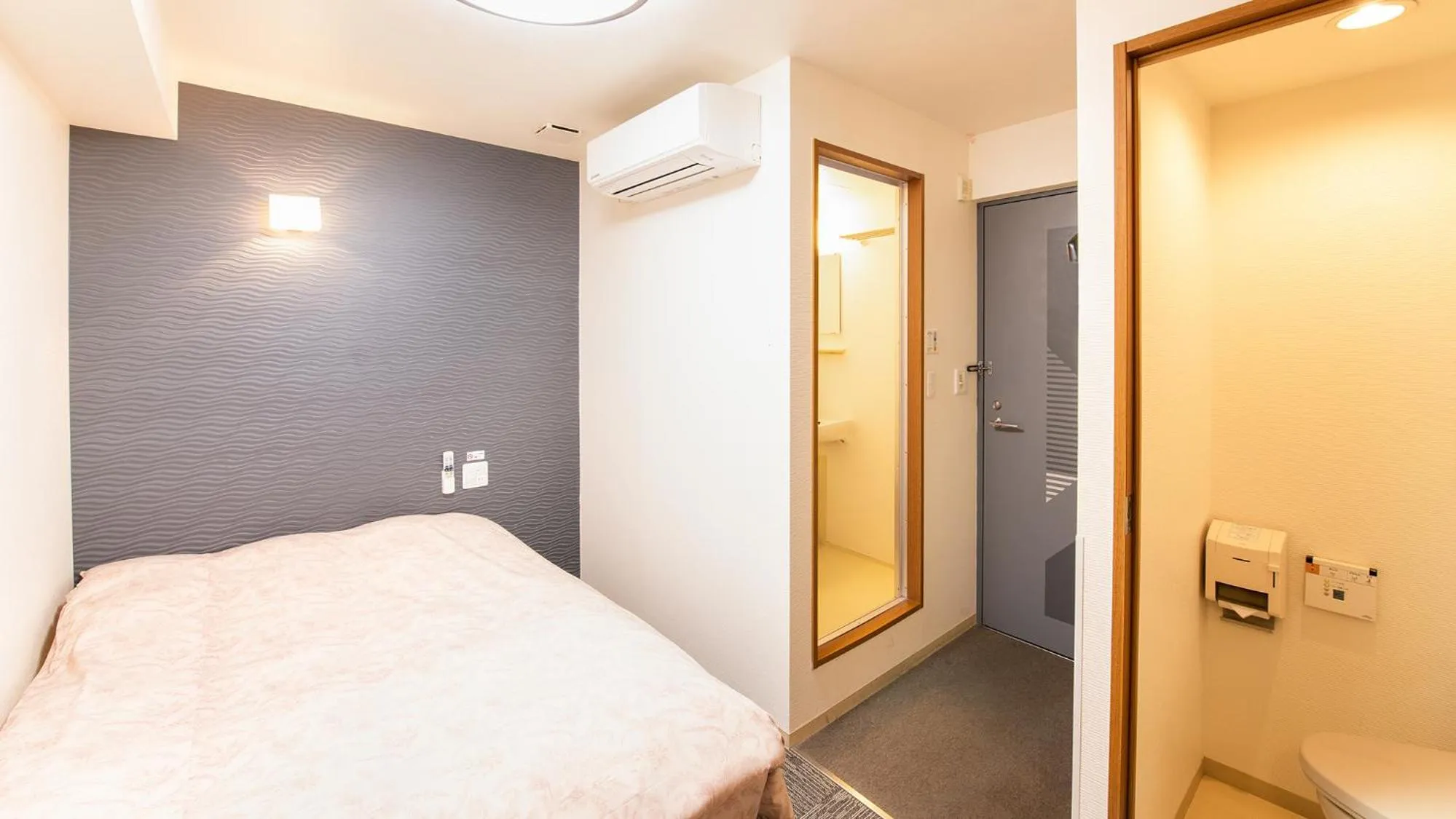 Bed in Yokohama Town Hotel