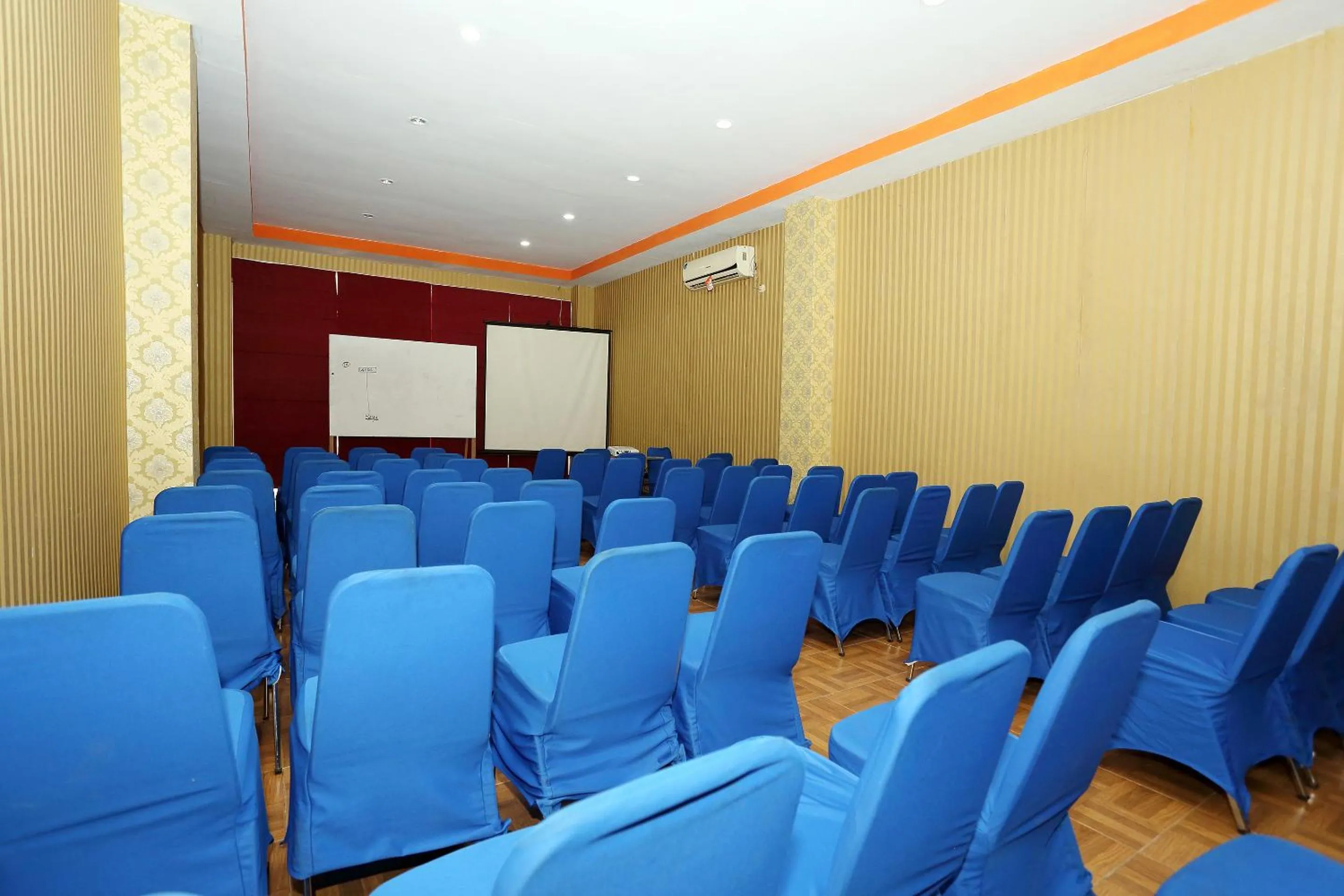 Meeting/conference room in Sans Hotel City Inn Palangkaraya