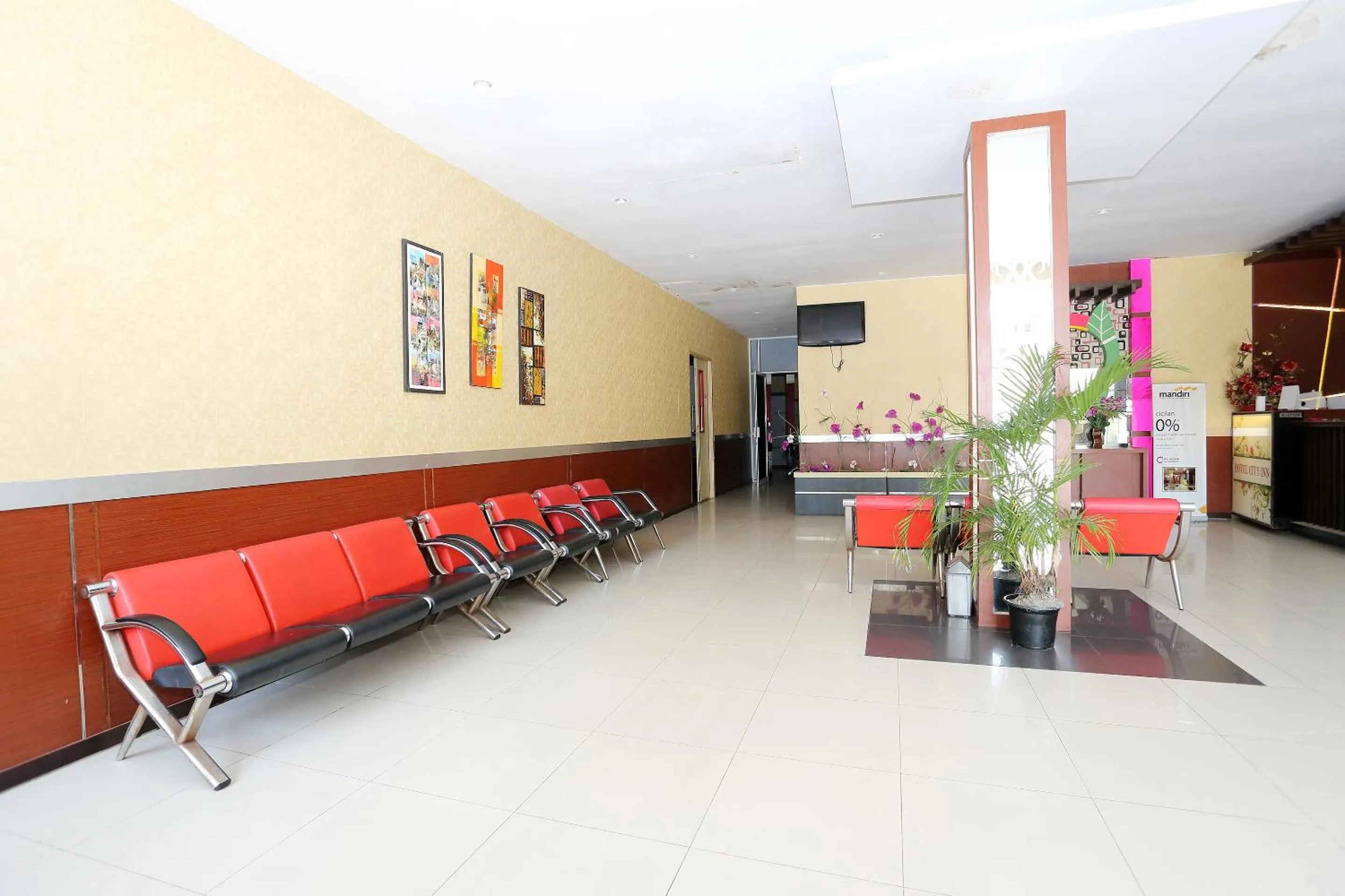 Lobby or reception in Sans Hotel City Inn Palangkaraya